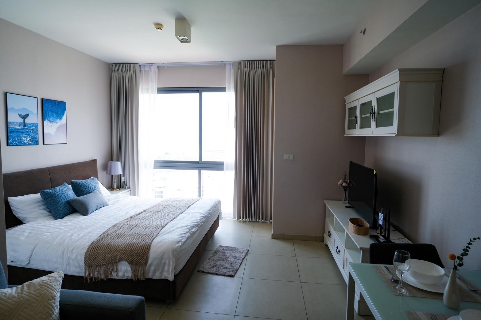 ให้เช่า Unixx Pattaya ใจกลางพัทยา วิวโค้งทะเล ชมพลุจากในห้องได้ – รูปที่ 4