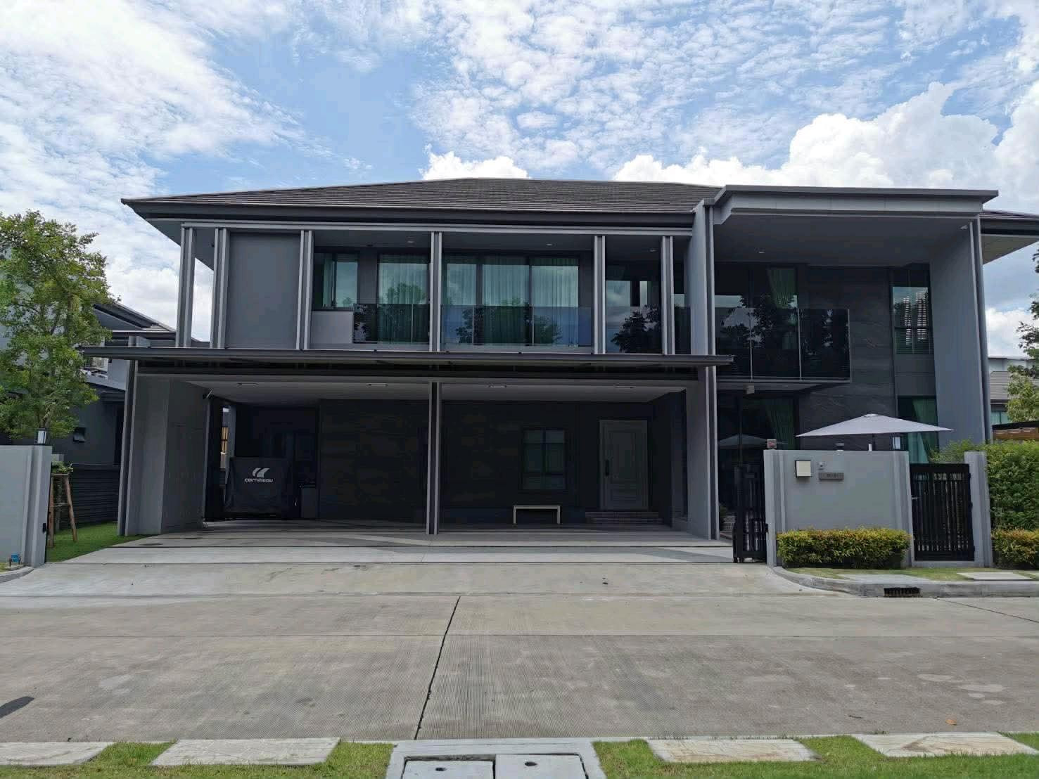 (For rent) Setthasiri Krungthep Kreetha 2, corner house, special position, no house across the street. (For rent) Setthasiri Krungthep Kreetha 2, corner house, special position, no house across the street.