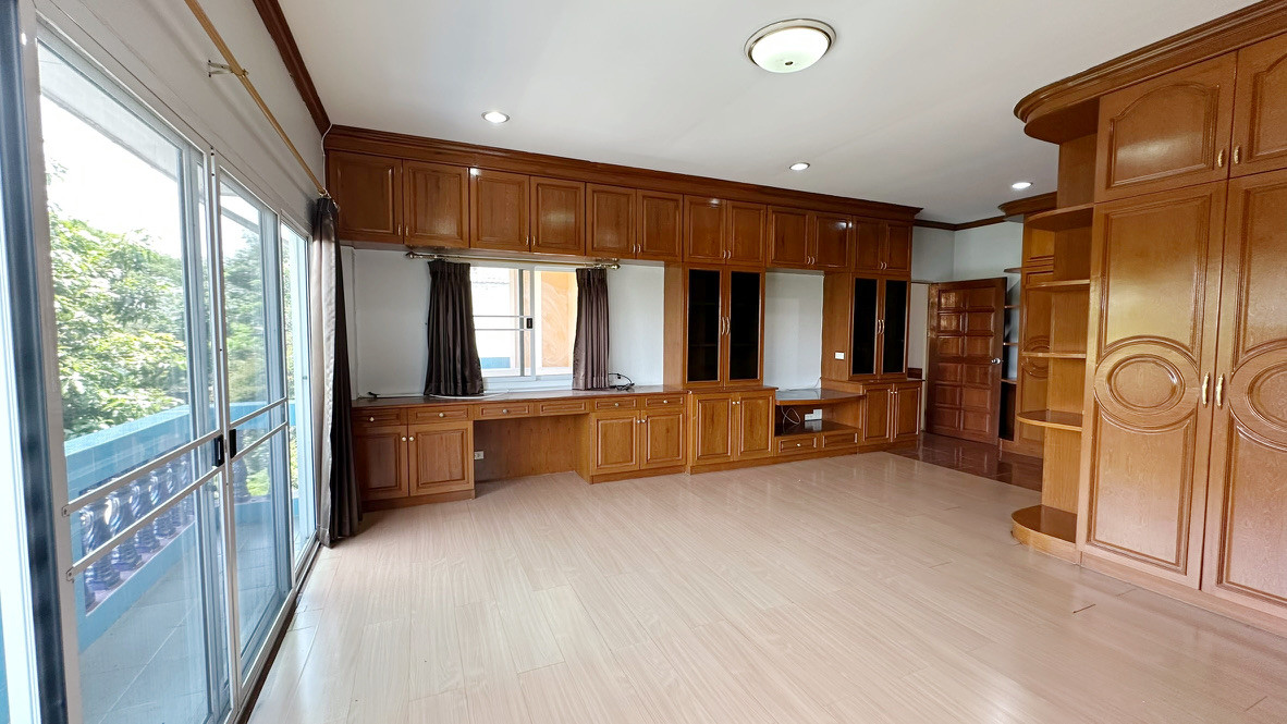 บ้านเดี่ยวทรงใหญ่ 5 นอน 4 น้ำ มีห้องแม่บ้าน 70 ตร.วา!! – รูปที่ 4