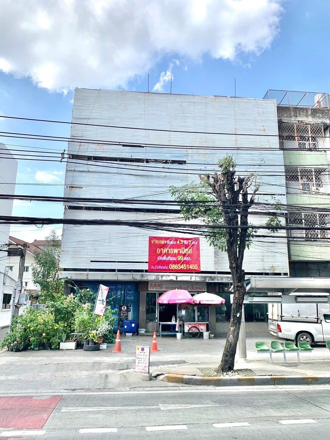 For sale/rent, 3 commercial buildings, next to Charansanitwong Road, near MRT and Pinklao intersection.