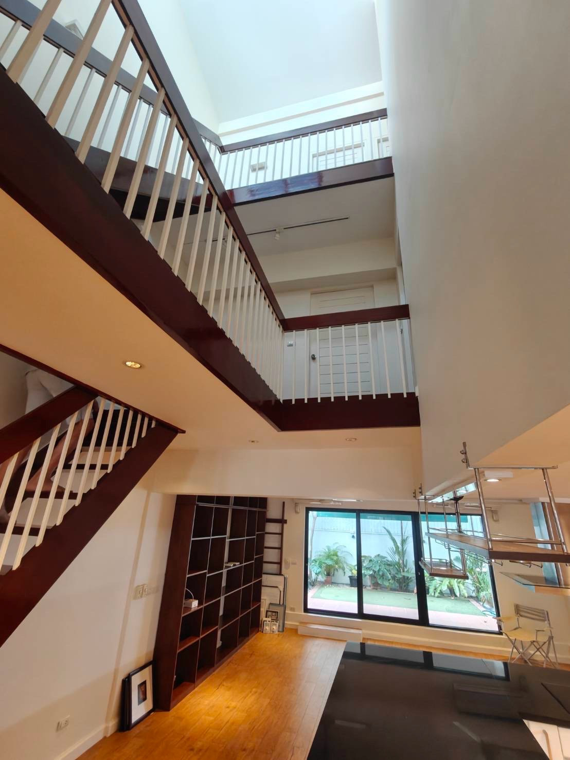 🏡 A Hidden Sanctuary in the Heart of Sukhumvit ✨Rare Luxury Townhome ใจกลางสุขุมวิท 49/4 🚘พร้อมพื้นที่จอดรถส่วนตัว 3 คัน 📍ติด ELC International School และใกล้ รพ.สมิติเวช เพียง 200 เมตร – รูปที่ 4