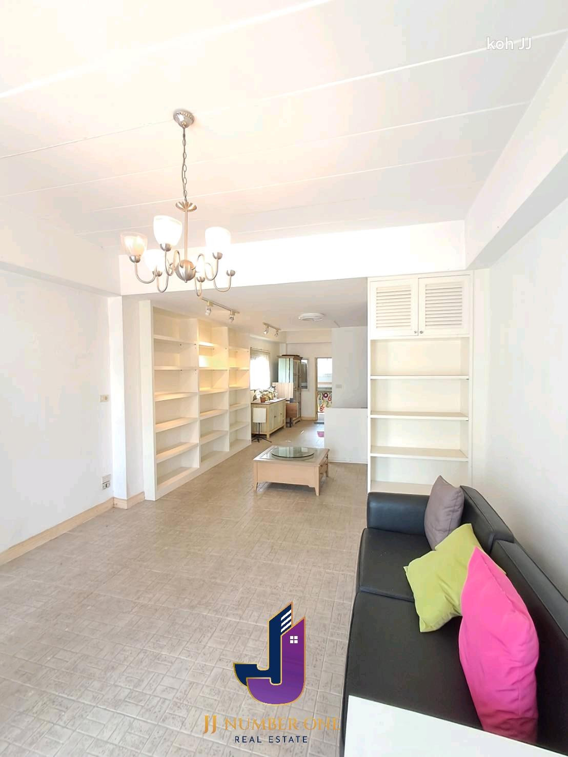 Home Office for rent, large twin townhome, 528 sq m, Prasertmanukit 5, near Kasetsart University, parking for many cars.