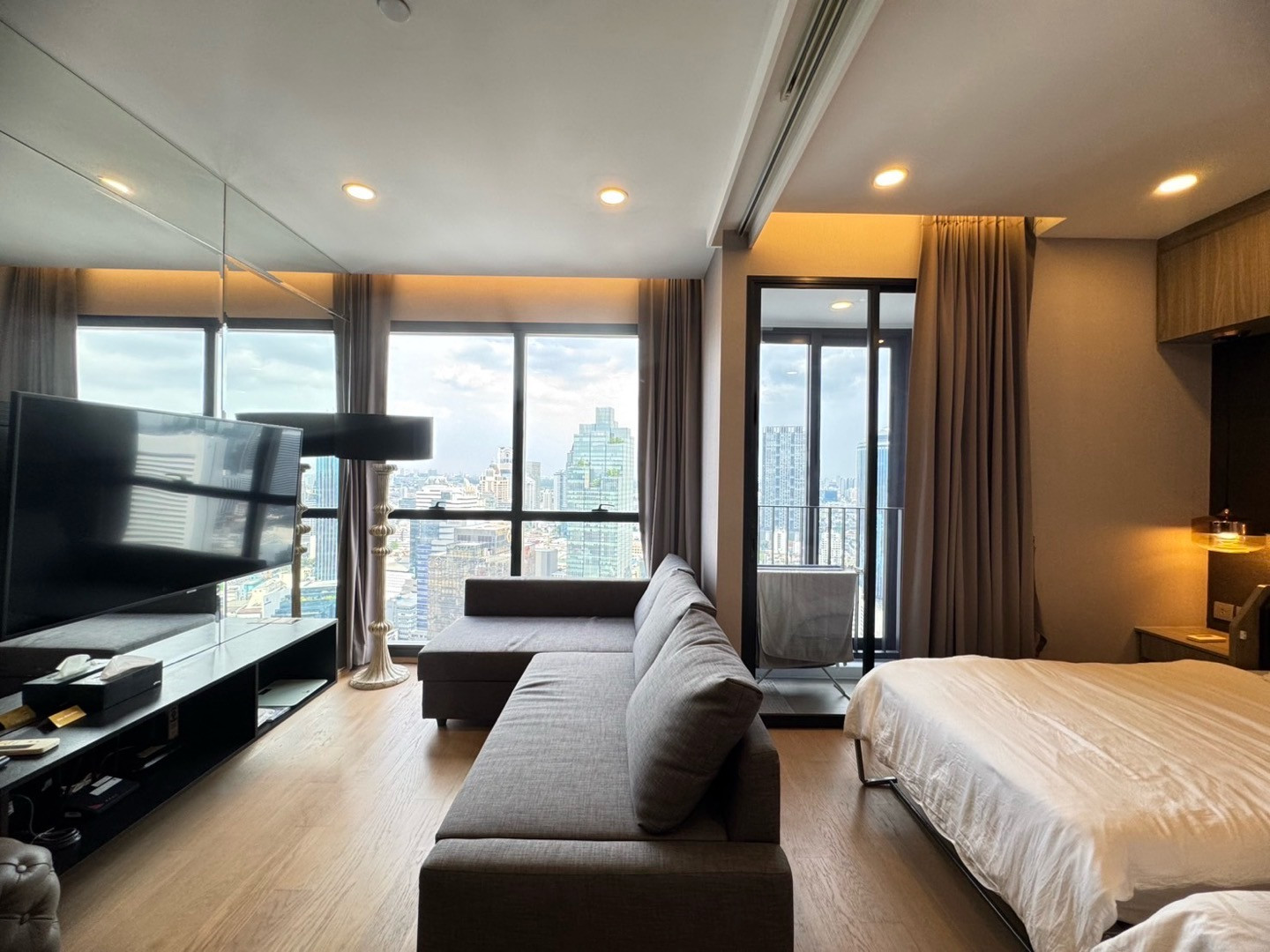 📍ประกาศผลจุฬาฯ แล้ว…
แต่ห้องใกล้มหาลัย “ไม่ได้ว่างรอทุกคน” 👀
Ashton Chula 1 Bed | 32 sq.m.💸 26k/m
☎️Phat 064-642-8664 📍ประกาศผลจุฬาฯ แล้ว…
แต่ห้องใกล้มหาลัย “ไม่ได้ว่างรอทุกคน” 👀
Ashton Chula 1 Bed | 32 sq.m.💸 26k/m
☎️Phat 064-642-8664