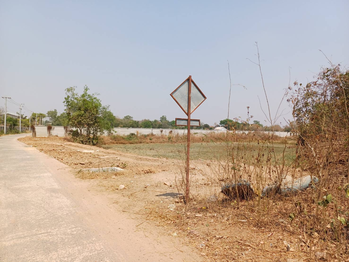 Land for sale, 5 rai, Pak Thong Chai, Nakhon Ratchasima, next to a concrete road, water and electricity ready, suitable for investment, can be sold separately. Land for sale, 5 rai, Pak Thong Chai, Nakhon Ratchasima, next to a concrete road, water and electricity ready, suitable for investment, can be sold separately.