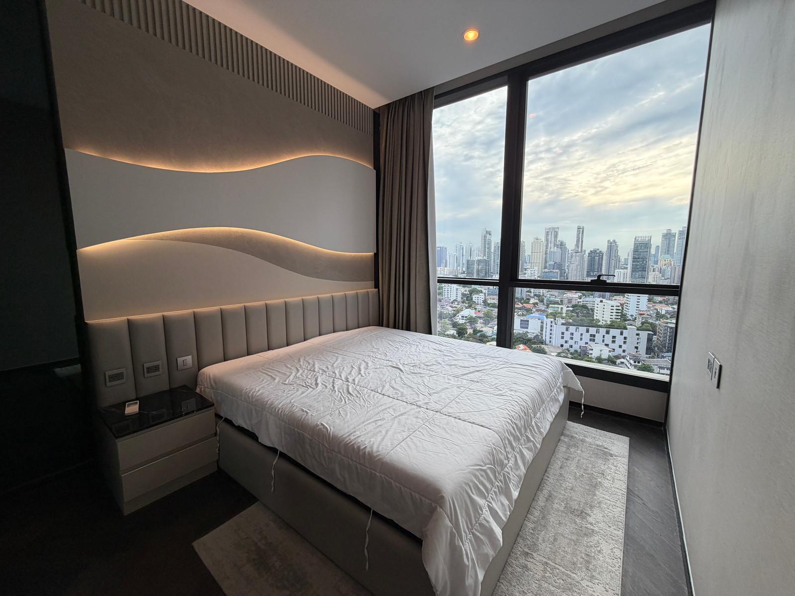  Hot Unit ( FOR SALE ) 2 BEDROOM 2 BATHROOM 72 SQ.M  -- CALL NOW 094-641-5974