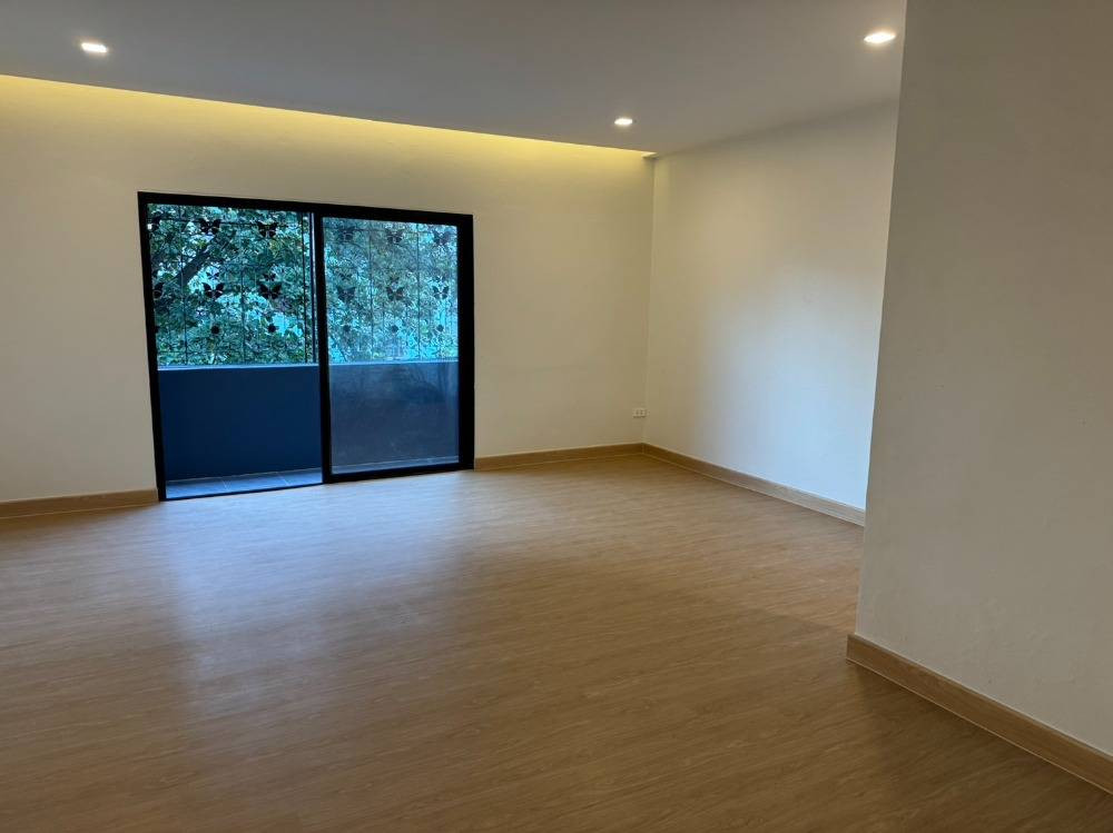 (Agent) Townhouse for sale 6,900,000 baht, Soi Mahadthai, 4 and a half floors, 37 sq m., 450 sq m., 6 bedrooms, 8 bathrooms, call 0838824256. (Agent) Townhouse for sale 6,900,000 baht, Soi Mahadthai, 4 and a half floors, 37 sq m., 450 sq m., 6 bedrooms, 8 bathrooms, call 0838824256.