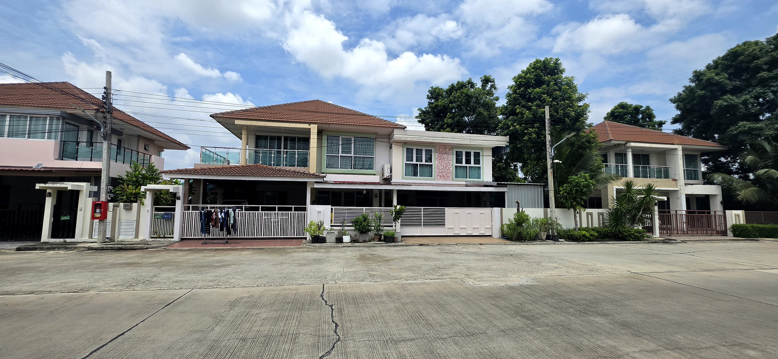 บ้านเดี่ยว2ชั้น หมู่บ้านชวนชมพาร์ค2 บางกรวย-ไทรน้อย ขนาด 77.5 ตรว. ราคานี้ไม่มีอีกแล้ว ลดไปอีก 500,000 บาท บ้านเดี่ยว2ชั้น หมู่บ้านชวนชมพาร์ค2 บางกรวย-ไทรน้อย ขนาด 77.5 ตรว. ราคานี้ไม่มีอีกแล้ว ลดไปอีก 500,000 บาท
