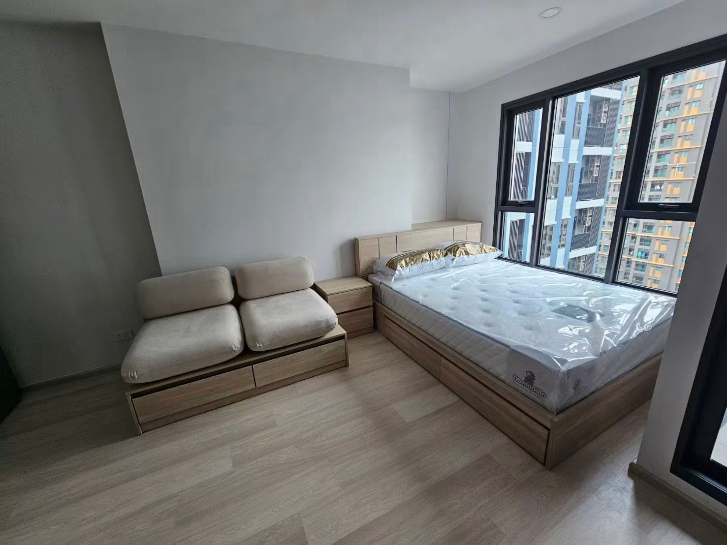 ★ Aspire Vibha-Victory ★ 27 sq m, 17th floor (studio), ★ near BTS Victory Monument, ★ near King Power and Century ★ Numerous amenities ★ Fully equipped with electrical appliances ★