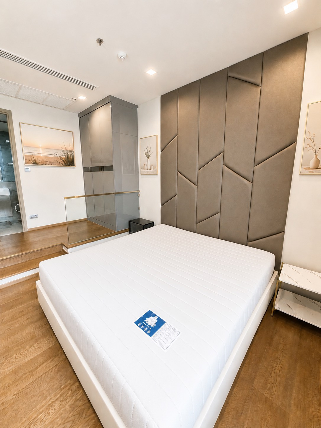 Room never rented: Ideo Q Victory - 10m. From BTS Victory Monument - Fully Furnished
