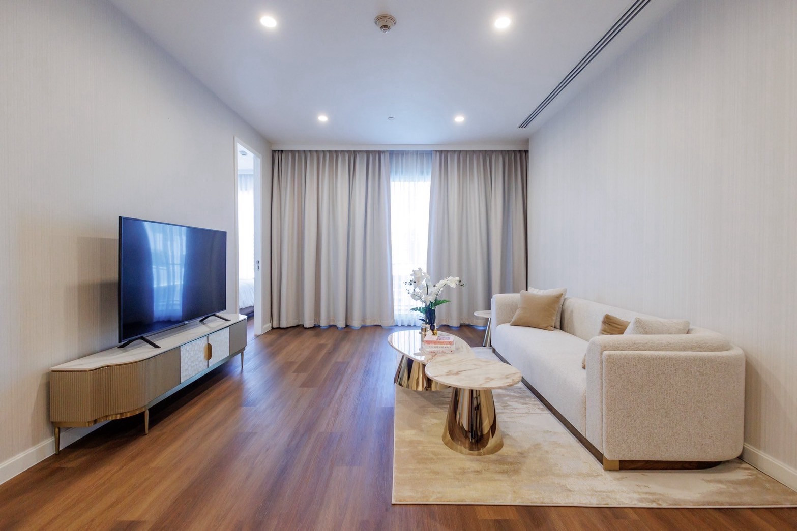 🔥Rent & Sale at 185 Rajdamri 🔥2BR 2BR.🔥 115,000🔥30.95M 🔥108sqm. Floor9 🔥Rent & Sale at 185 Rajdamri 🔥2BR 2BR.🔥 115,000🔥30.95M 🔥108sqm. Floor9