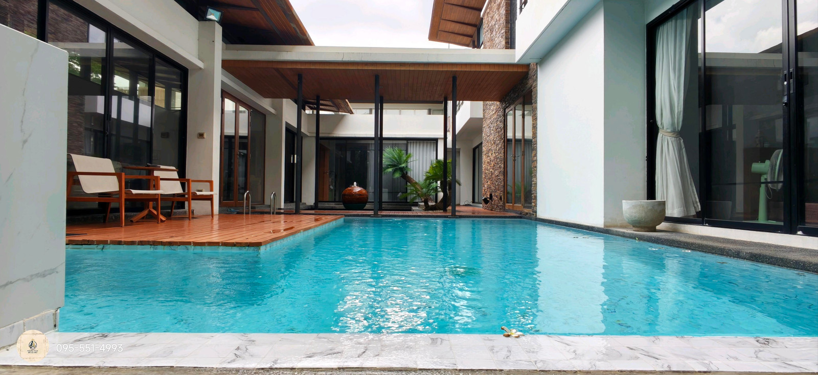For sale and rent, luxury house, pool villa, along Chaengwattana Road 14.