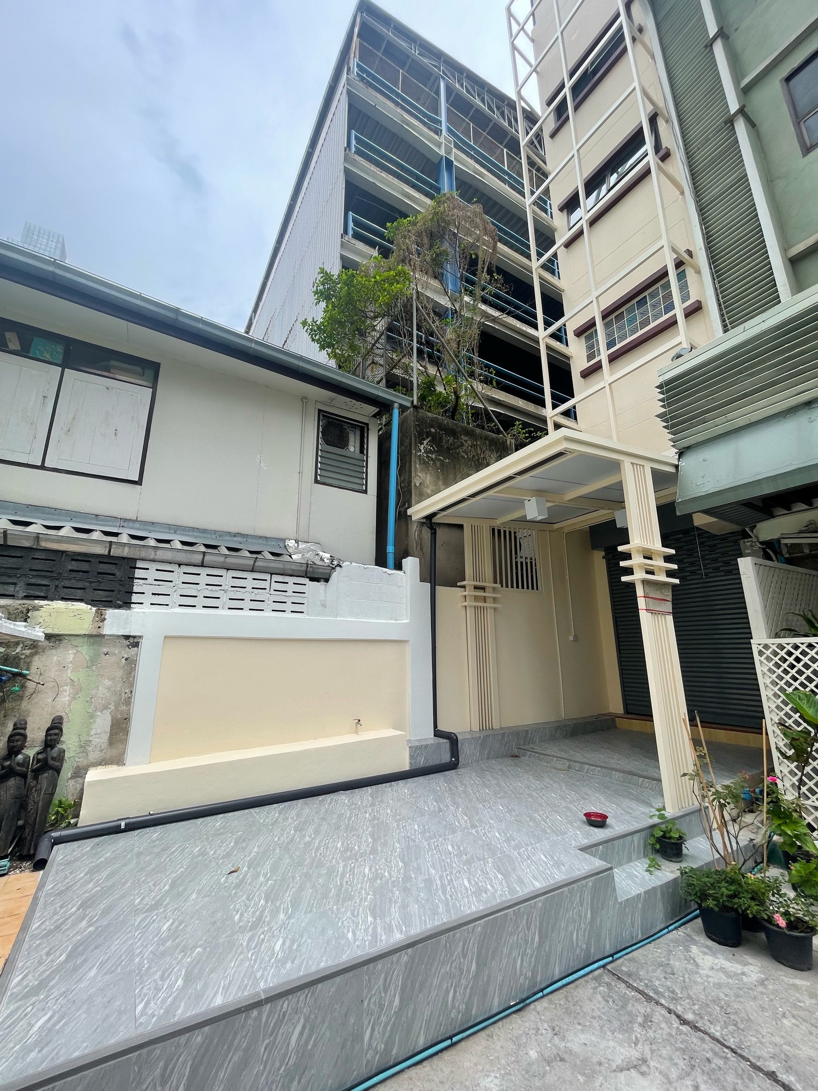 ปล่อยเช่าอาคารพาณิชย์รีโนเวทใหม่ ใจกลางสีลม–พัฒน์พงศ์ | สุรวงศ์ ซอย 5 – รูปที่ 2