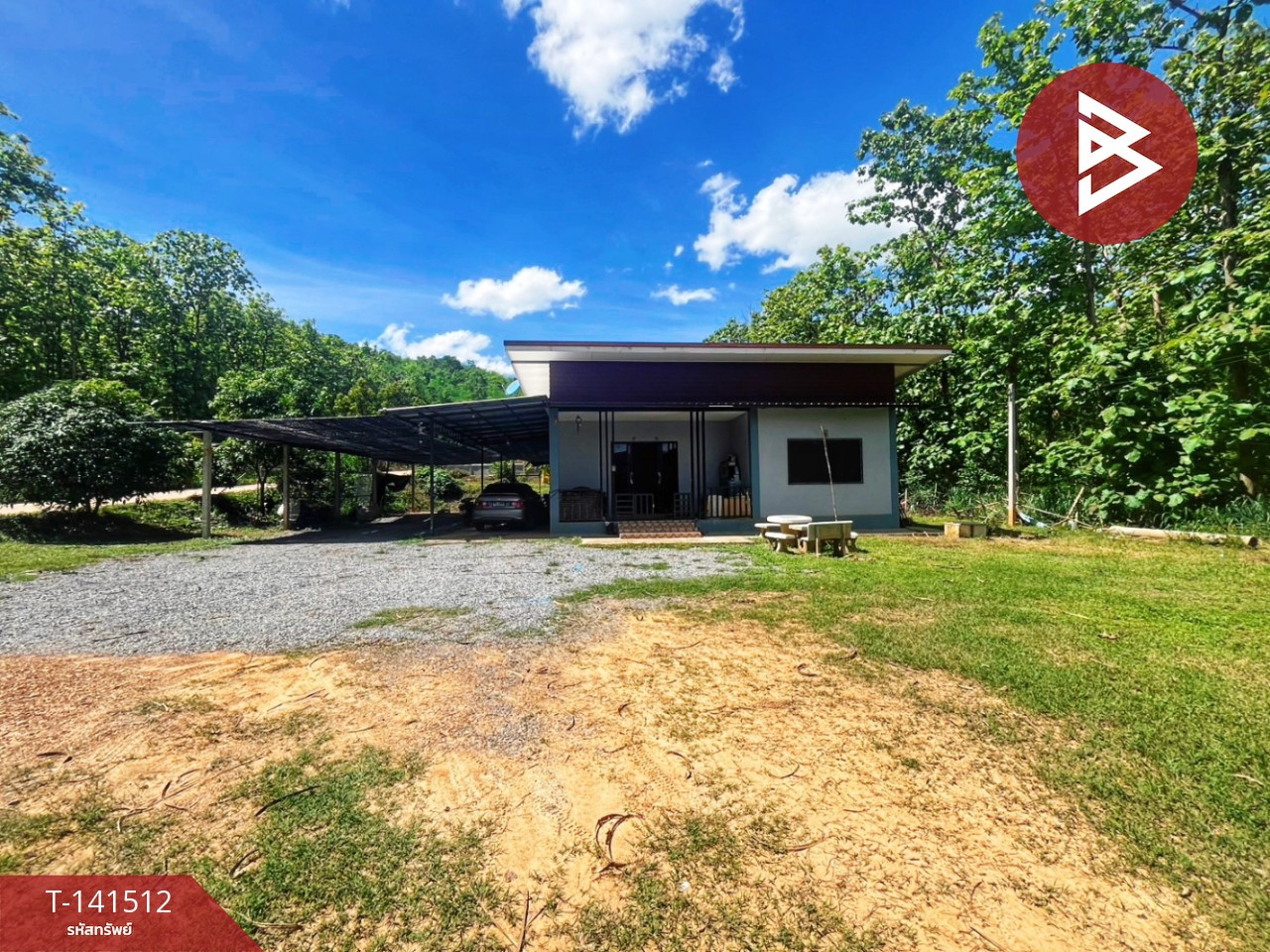 Single house for sale with land, area 1 rai, Ban Rai Subdistrict, Uthai Thani Province, good location, next to the road.