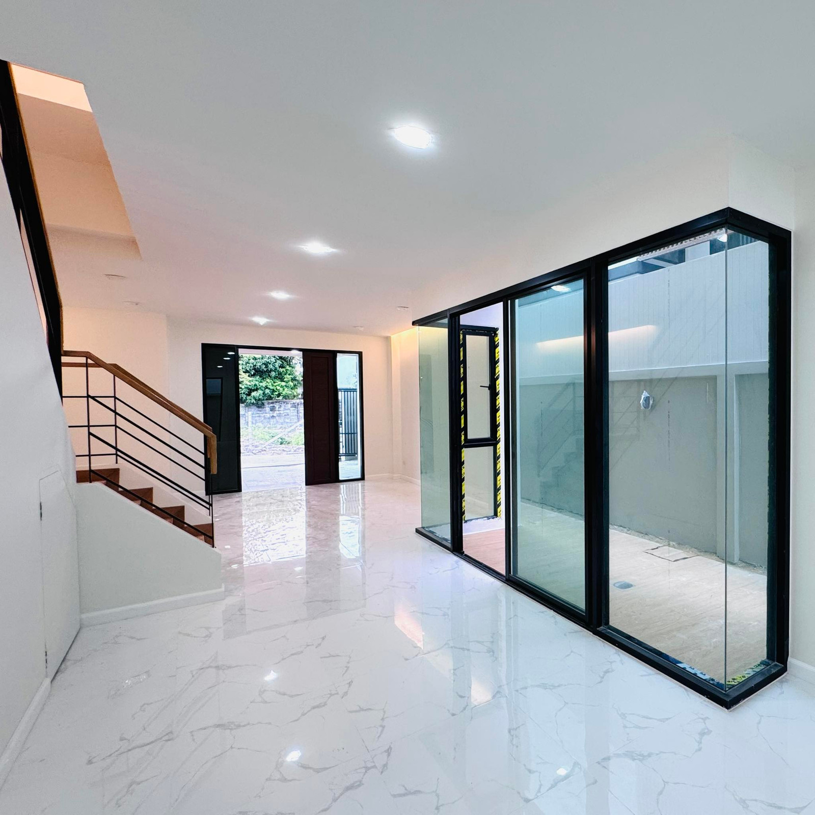 Modern Contemporary style semi-detached house, airy design, comfortable living, perfect functions for modern families. Modern Contemporary style semi-detached house, airy design, comfortable living, perfect functions for modern families.