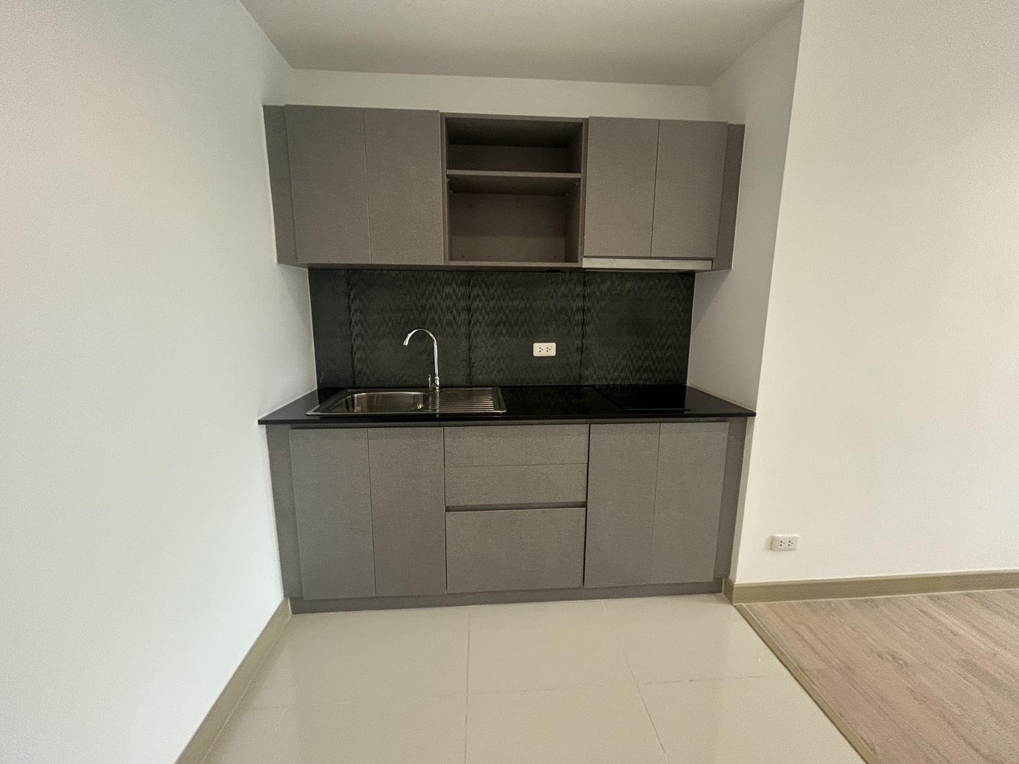 For rent Thana Astoria Pinklao, Thana Astoria, near MRT Bang Yi Khan, fully furnished, ready to move in, new room. – รูปที่ 2