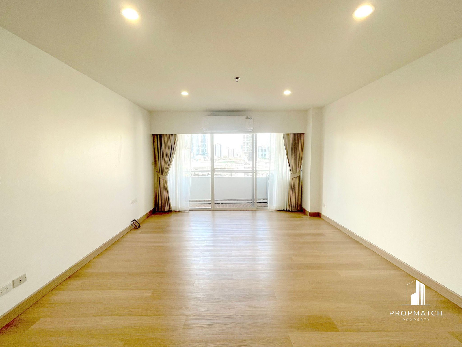 ✨Flash Deal ✨ The Executive Regent (1Bed 2Bath 69.44SQM.) ready to move in! Only 5,800,000 baht Tel.0981315848 @propmatch ✨Flash Deal ✨ The Executive Regent (1Bed 2Bath 69.44SQM.) ready to move in! Only 5,800,000 baht Tel.0981315848 @propmatch