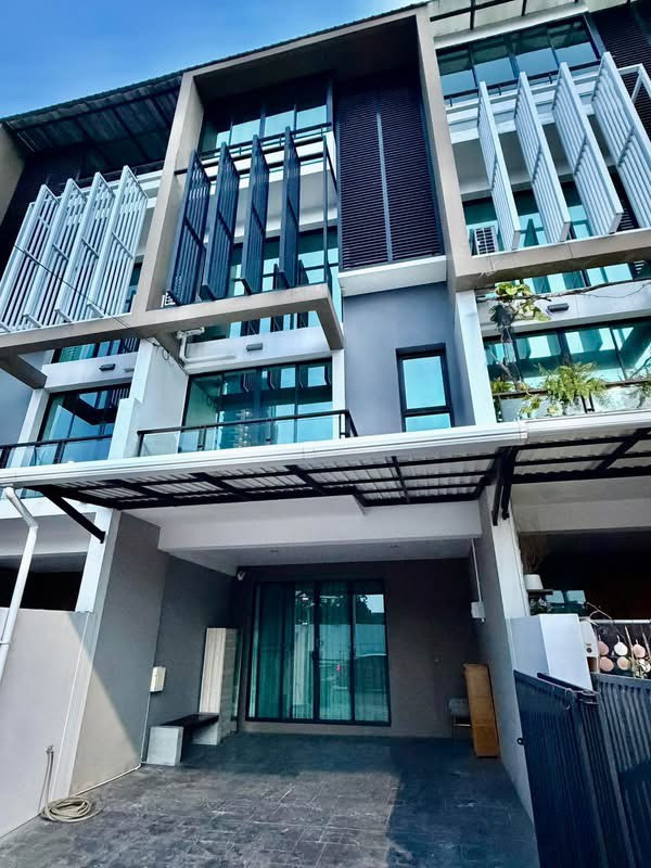 Luxurious Home Office for rent, The Bless Town project, Sukhumvit 50, location in the heart of the city, near BTS On Nut, only 900 m. Rental price 68,000 baht. Luxurious Home Office for rent, The Bless Town project, Sukhumvit 50, location in the heart of the city, near BTS On Nut, only 900 m. Rental price 68,000 baht.
