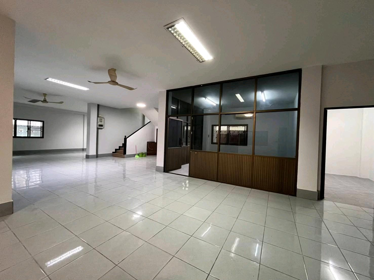 🏢 ขาย / ให้เช่า ตึกออฟฟิศ Stand Alone ใกล้ MRT พระราม 9 | รัชดาภิเษก 3 | 1,100 ตร.ม. – รูปที่ 3