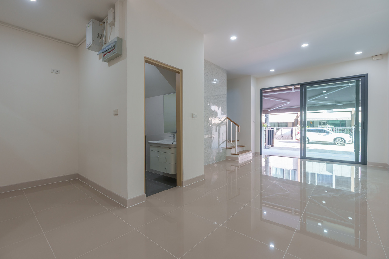 ( #บ้านนี้อยู่แล้วรวย💰)  Townhome รีโนเวทใหม่ทั้งหลัง + พื้นที่หลังบ้านเพิ่ม 33 ตร.ม."หมู่บ้านกลางเมือง สาทร–สุขสวัสดิ์" ใกล้ พระราม 3 เชื่อมต่อสาทรสะดวก | เพียง 5.39 ล้าน🔥 – รูปที่ 2