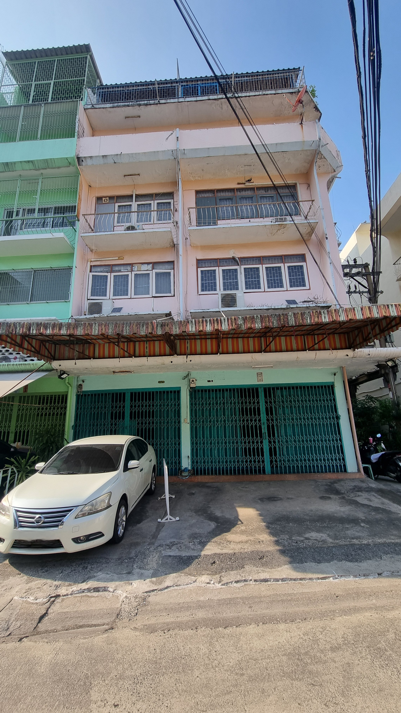 ขายตึกแถว 4.5 ชั้น 2 คูหา ซอยน้อมจิตร (ตรงข้าม สน.บางรัก) ขายตึกแถว 4.5 ชั้น 2 คูหา ซอยน้อมจิตร (ตรงข้าม สน.บางรัก)