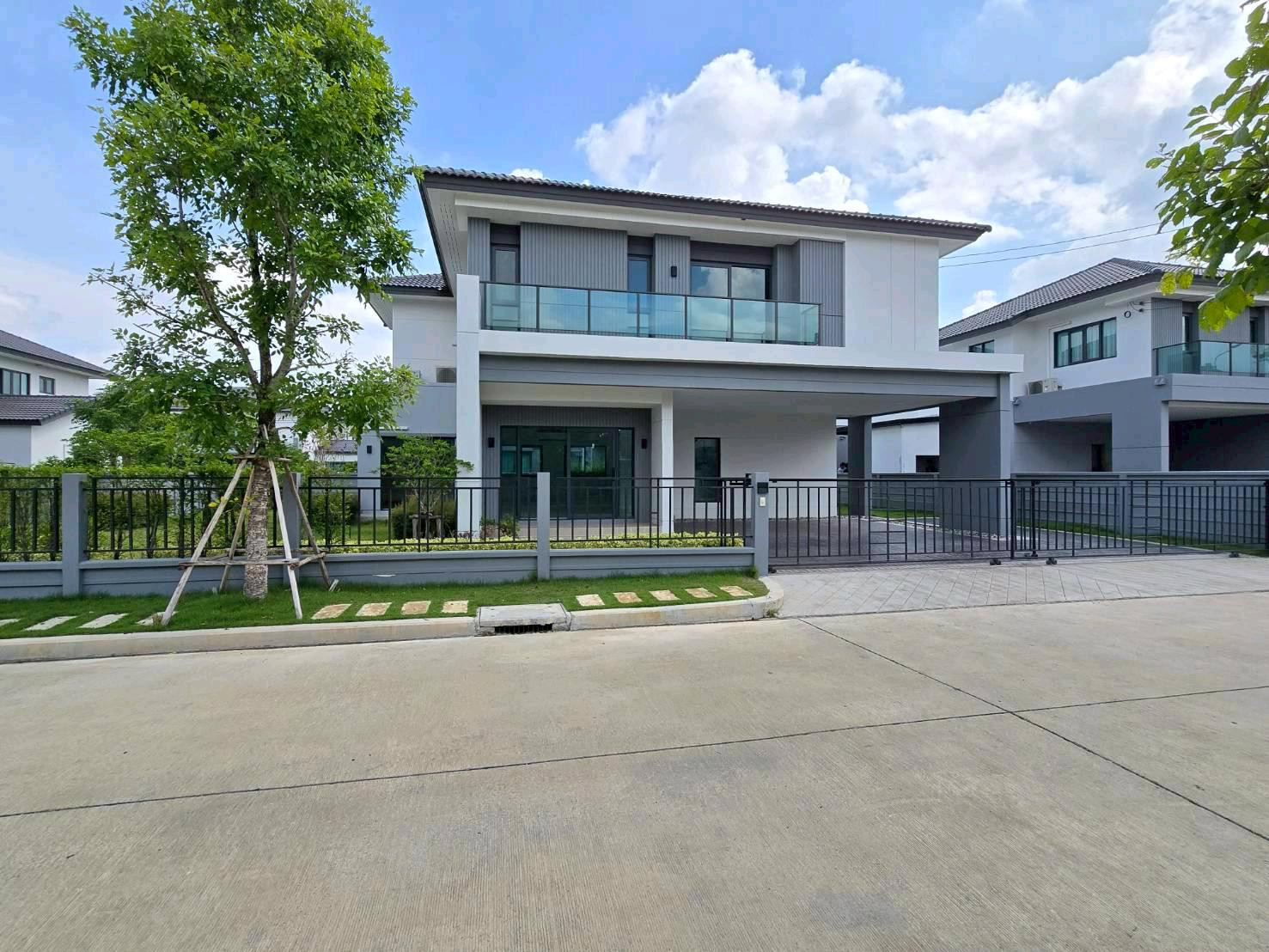 💫ขาย บ้านเดี่ยว Centro ทวีวัฒนา💫
🏡บ้านเดี่ยวหลังใหญ่ พร้อมอยู่ ทำเลดีฝั่งทวีวัฒนา

✨บ้านสภาพดี พร้อมอยู่
✨บ้านมือ 1 ไม่เคยเข้าอยู่
✨พื้นที่ใช้สอยกว้าง 301 ตารางเมตร
✨ฟังก์ชันครบ 4 ห้องนอน 5 ห้องน้ำ
✨บ้านหันหน้าทิศใต้ ลมเข้าตลอดวัน
✨โครงการส่วนกลางครบ ใ – รูปที่ 2