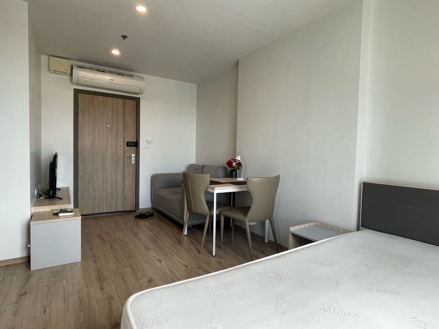 For Rent | IDEO O2 | BTS Bang Na | Studio | 10,000/mo. | 28 sq.m.
For Rent | IDEO O2 | BTS Bang Na | Studio | 10,000/mo. | 28 sq.m.