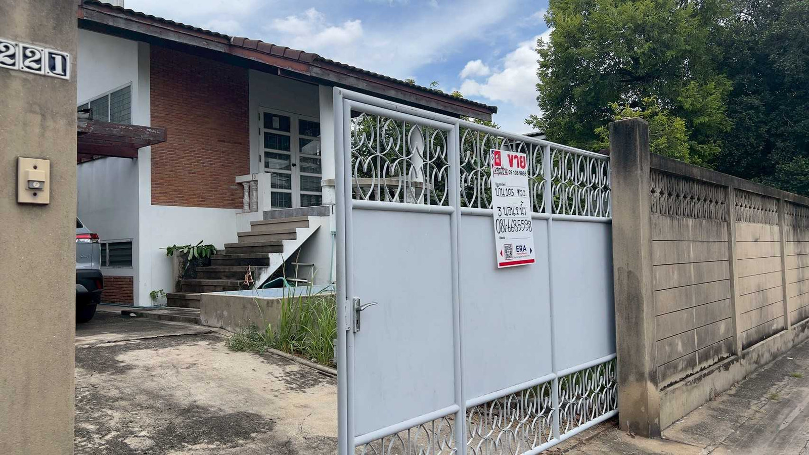2-story detached house for sale, 105 sq m, prime location Inthamara 41, near MRT Sutthisan, price 21,000,000 baht. 2-story detached house for sale, 105 sq m, prime location Inthamara 41, near MRT Sutthisan, price 21,000,000 baht.