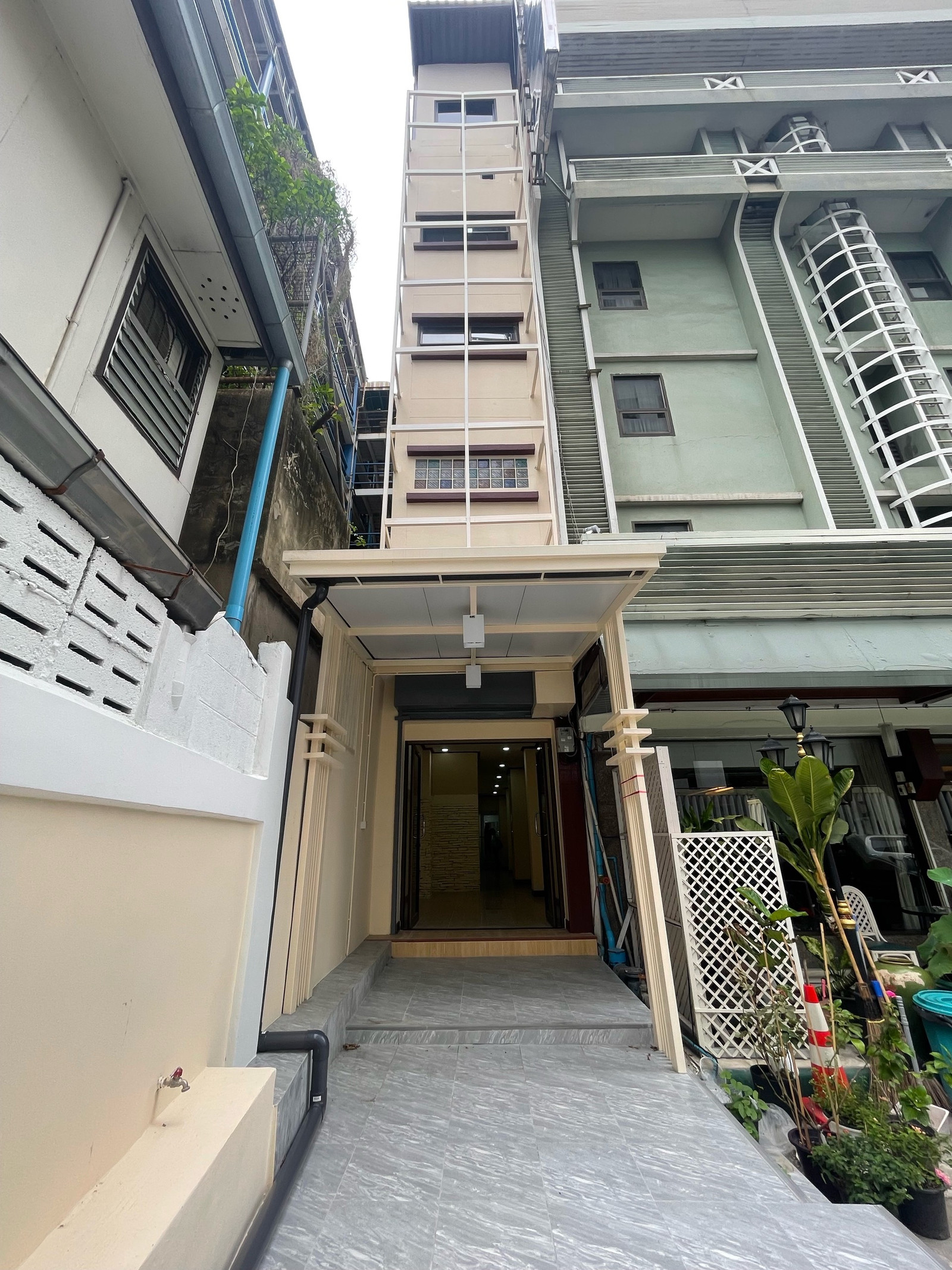 ปล่อยเช่าอาคารพาณิชย์รีโนเวทใหม่ ใจกลางสีลม–พัฒน์พงศ์ | สุรวงศ์ ซอย 5 ปล่อยเช่าอาคารพาณิชย์รีโนเวทใหม่ ใจกลางสีลม–พัฒน์พงศ์ | สุรวงศ์ ซอย 5