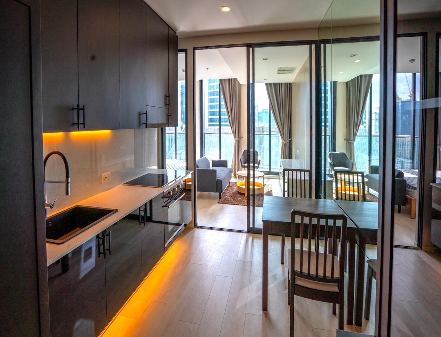 1 Bedroom condo with Private Lift, High floor, near Ploenchit BTS 1 Bedroom condo with Private Lift, High floor, near Ploenchit BTS