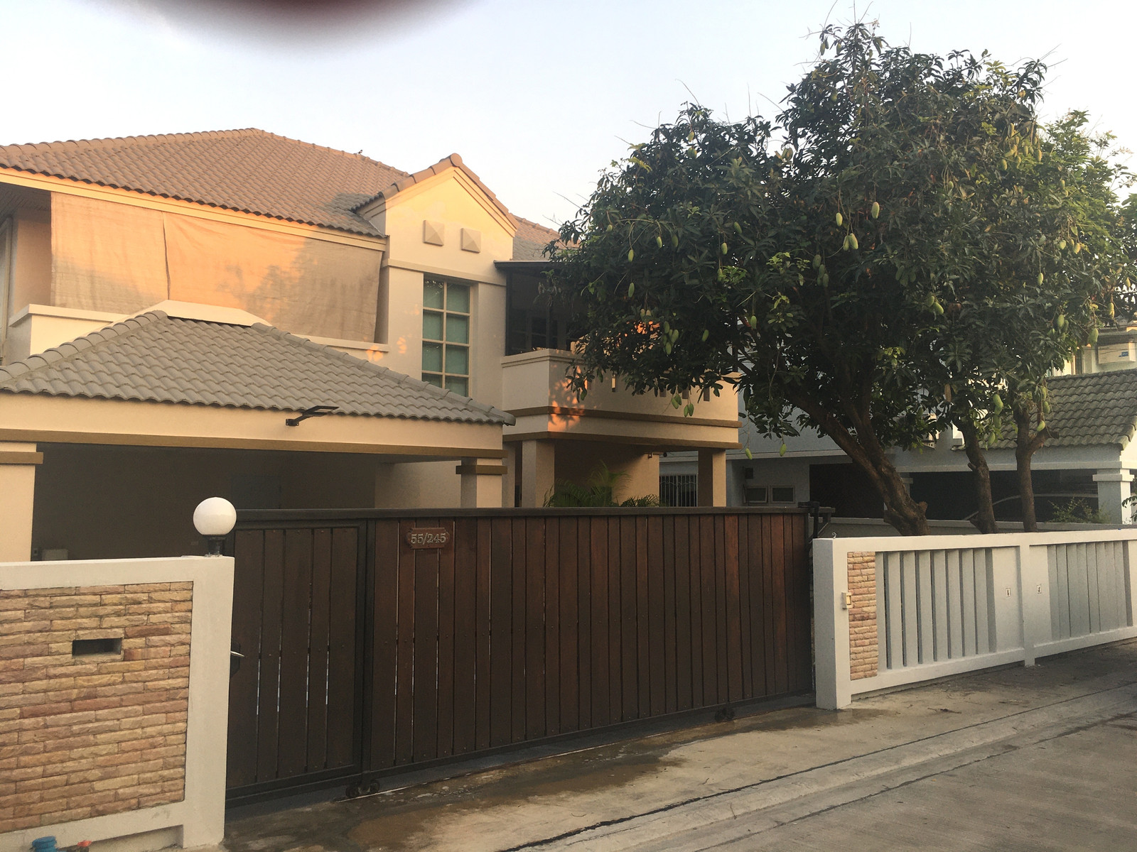 Single house with 3 bedrooms, can park 4 cars, along the expressway - Ram Intram. Near Keerapat International School