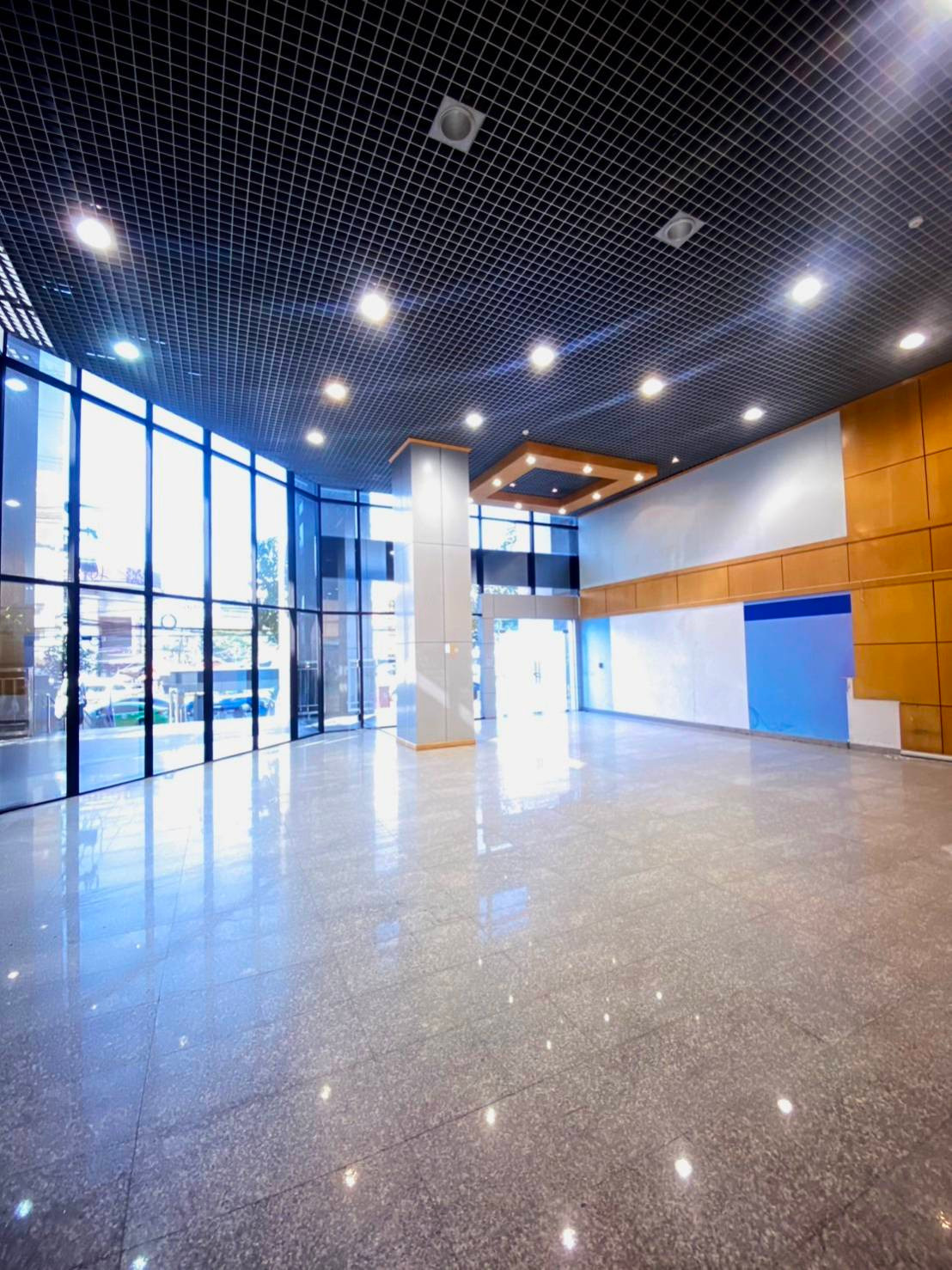 **Selling below market price** < Lobby Hall - Lumpini Tower Rama 4 Building > Next to the main road / make a showroom, storefront branch, flea market – รูปที่ 3