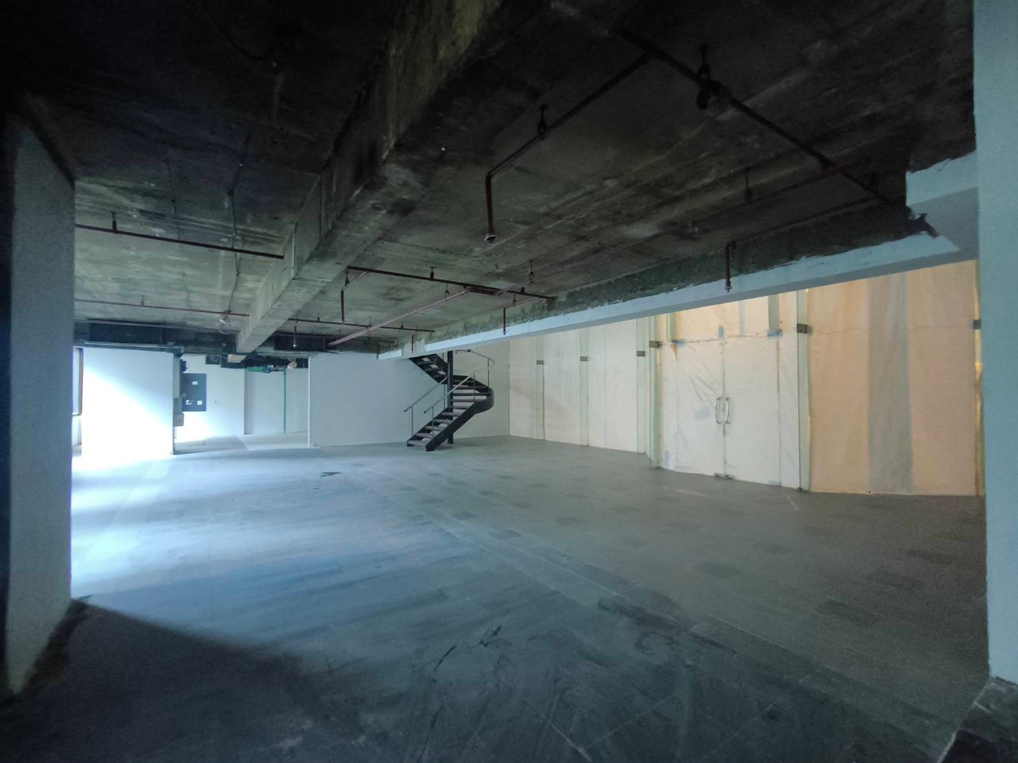 For Rent: Retail Space in Asok-Ratchadaphisek Ideal for F&B, Office For Rent: Retail Space in Asok-Ratchadaphisek Ideal for F&B, Office
