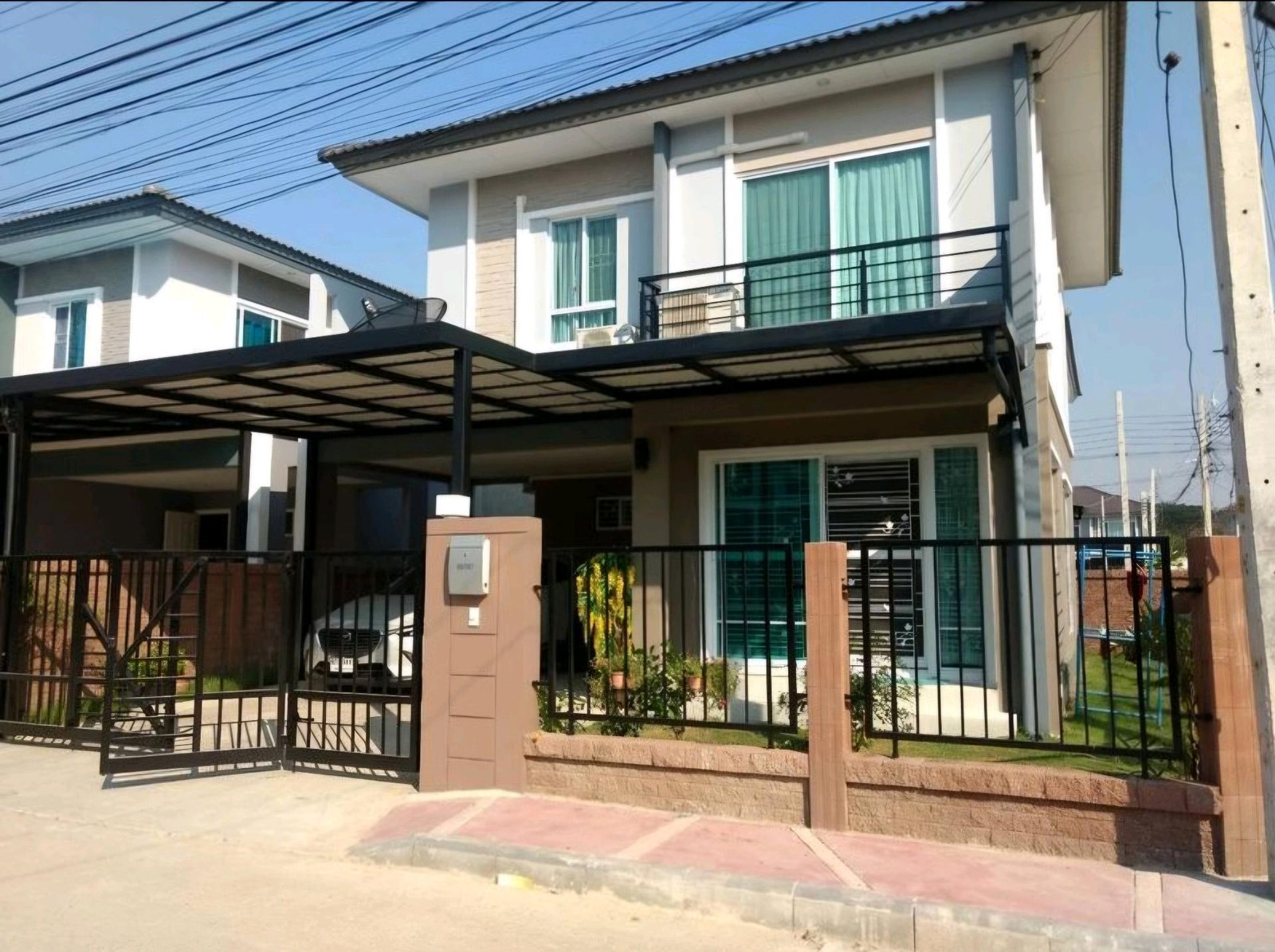 Single house for sale (3 bedrooms, 2 bathrooms) The Plant Simpls. Sai Mai ( selling it himself)