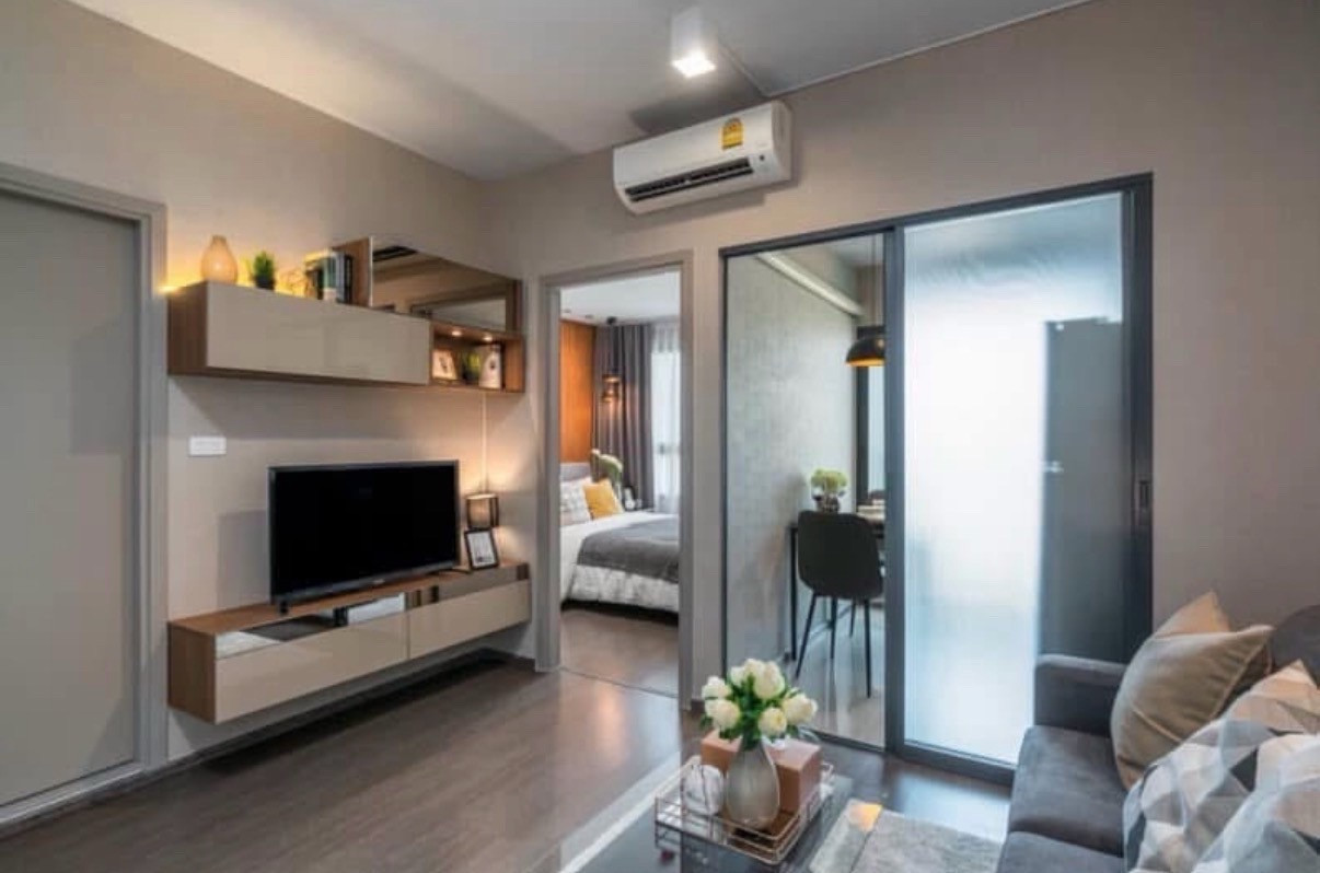 Next to BTS Bang Chak, beautiful room, closed kitchen, pool view, ready to move in. Next to BTS Bang Chak, beautiful room, closed kitchen, pool view, ready to move in.