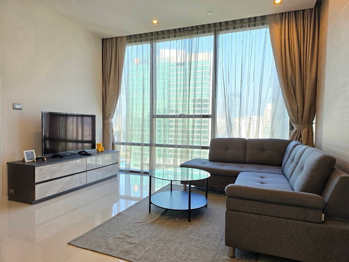 The Bangkok Sathorn 1bed 61sqm 40k call 0886166564