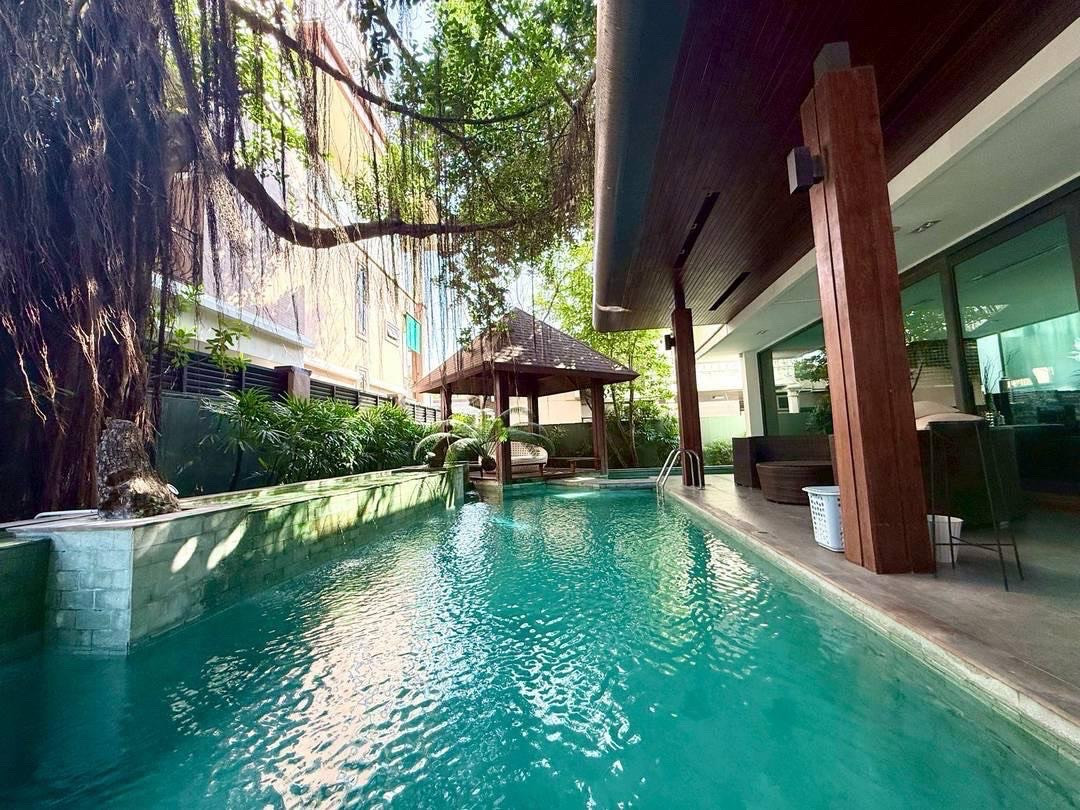 Luxury Pool Villa with in-house lift for Sale and Rent Ekkamai 6 Bedrooms 1200 sq.m Detached House Near BTS Ekkamai Prime Location