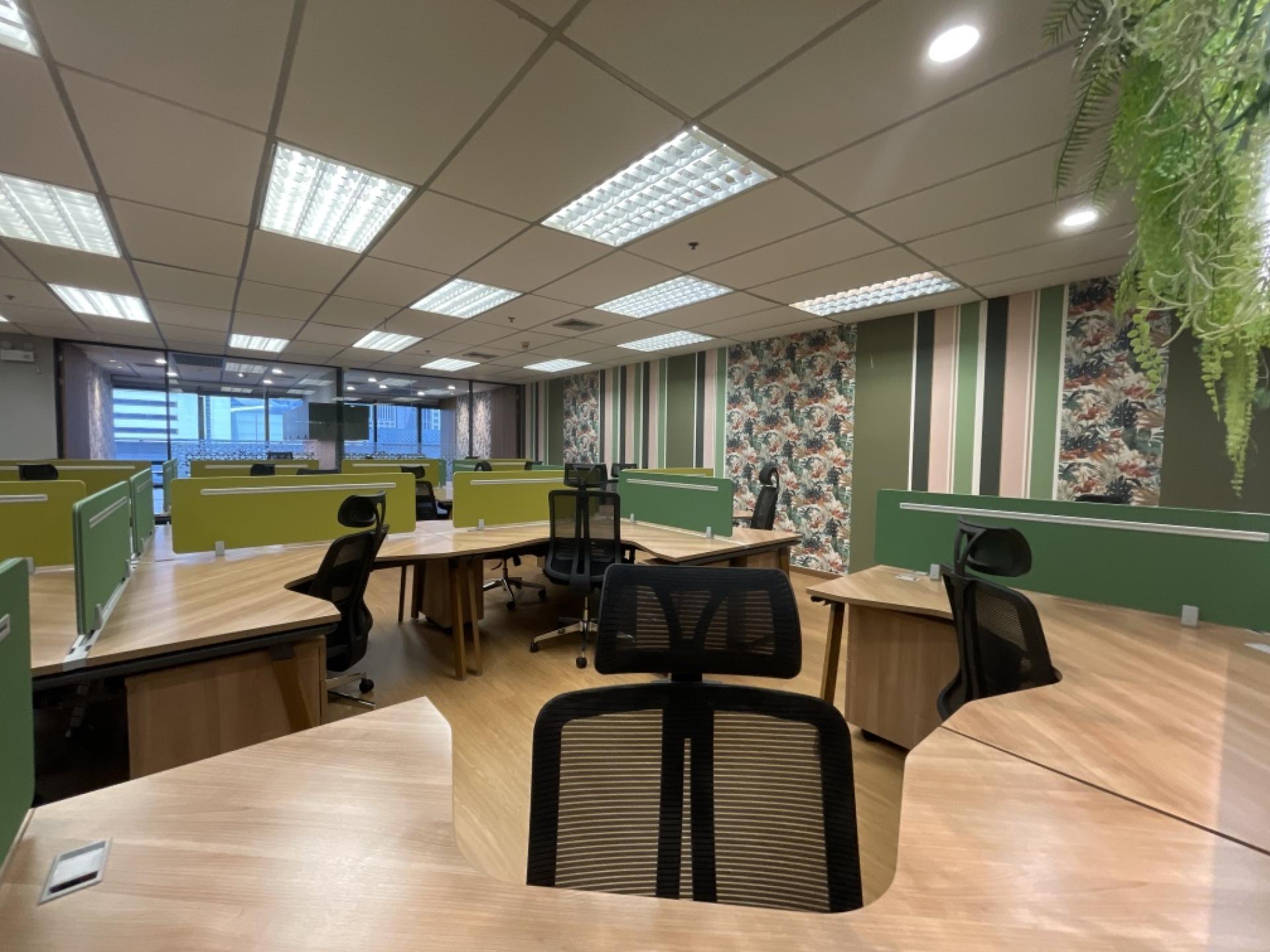 Office for rent, Sukhumvit location, Bangkok, near BTS, 7th floor, 195.76 square meters, 30 work desks, with furniture, good condition. – รูปที่ 3
