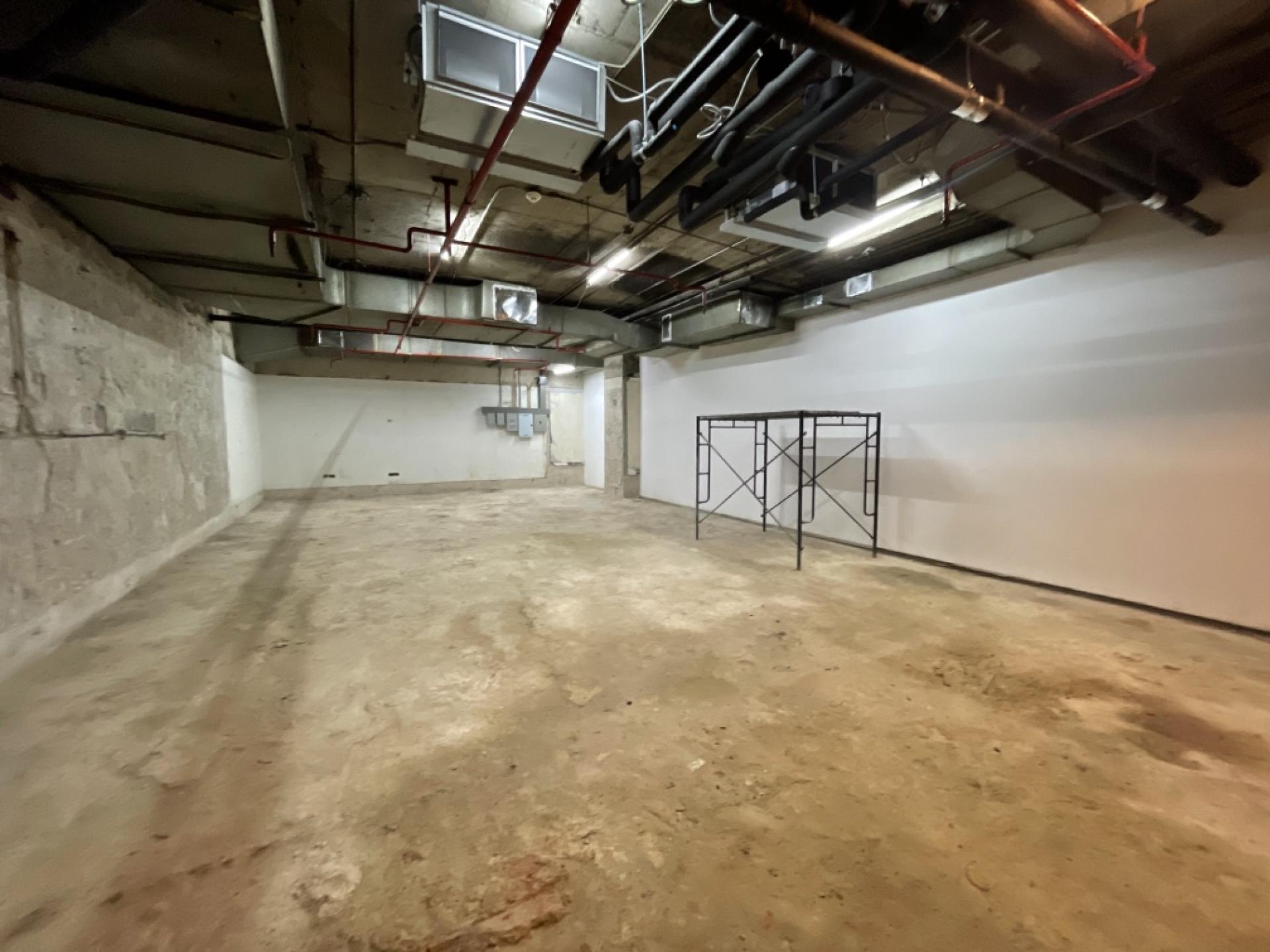 Shop space for rent Suitable for a restaurant, 106.86 square meters, location in the heart of Sukhumvit city. Near BTS, MRT, expressway Shop space for rent Suitable for a restaurant, 106.86 square meters, location in the heart of Sukhumvit city. Near BTS, MRT, expressway
