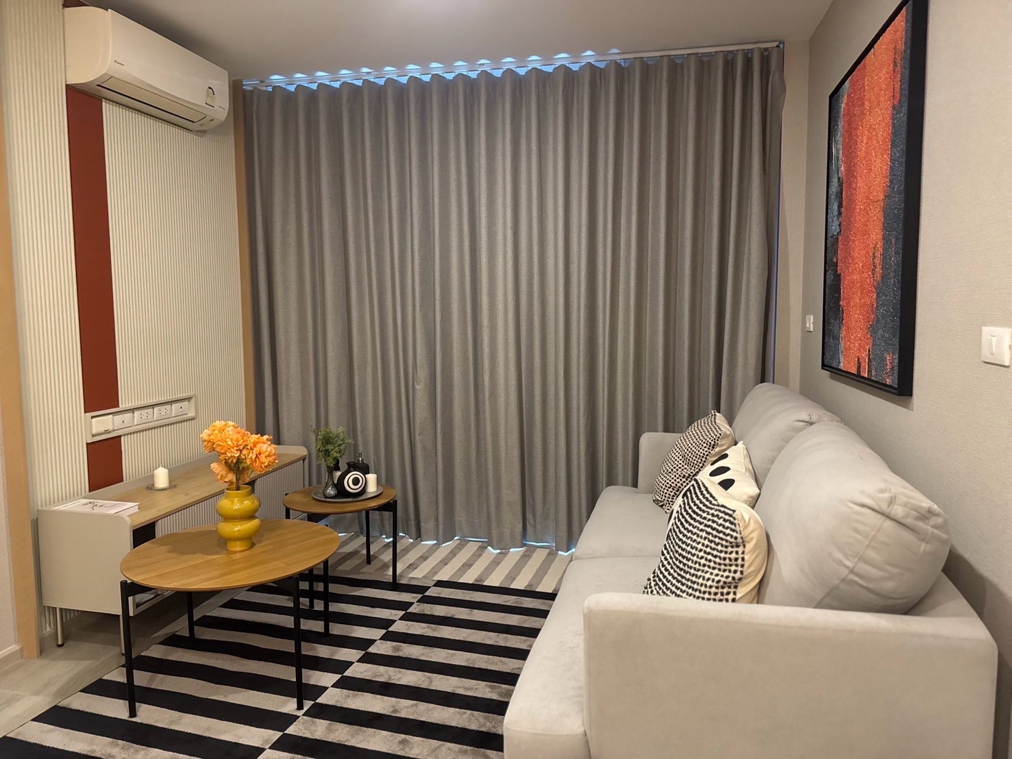 🚆 Big room for rent, good price, close to the city like this...not often found, Elio. Sathorn-Wutthakat
🛏 2 Bed 2 Bath 📐67 sq.m. 💸 27,000
☎️Phat 064-642-8664