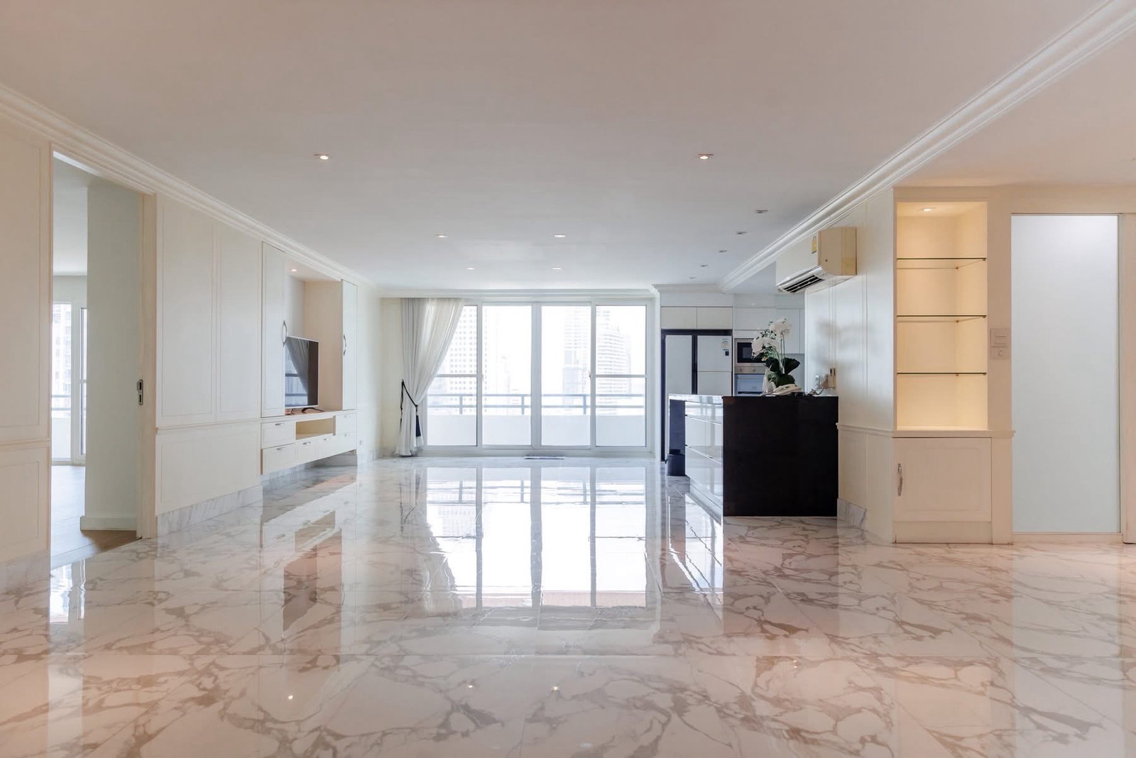 Wattana Heights Rare 3+1 Bedroom 336 sq.m with 5 Private Terraces Best Price Near BTS Asok MRT Sukhumvit Wattana Heights Rare 3+1 Bedroom 336 sq.m with 5 Private Terraces Best Price Near BTS Asok MRT Sukhumvit