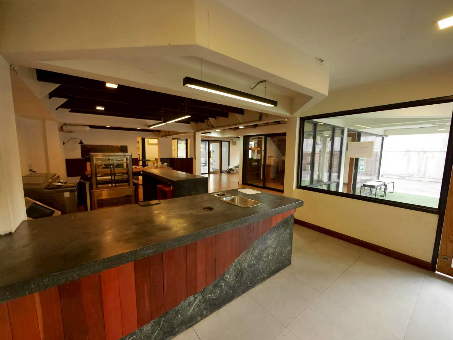 Space for rent, Sukhumvit 39, size 150 sq m, suitable for a Cafe. Restaurant (N.2150) Space for rent, Sukhumvit 39, size 150 sq m, suitable for a Cafe. Restaurant (N.2150)