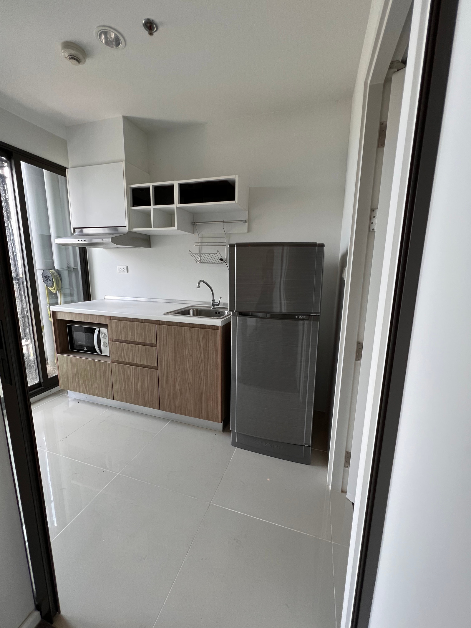 ขายคอนโด The Stage เตาปูน Partially Furnished ราคาพิเศษ 2,150,000 บาท วิวแม่น้ำเจ้าพระยา ขนาด 26.3 ตรม ชั้น 17 ฟรี เครื่องทำน้ำอุ่น ตู้เย็น  Hood ดูดควัน ไมโครเวฟ และตาข่ายกันนก – รูปที่ 3