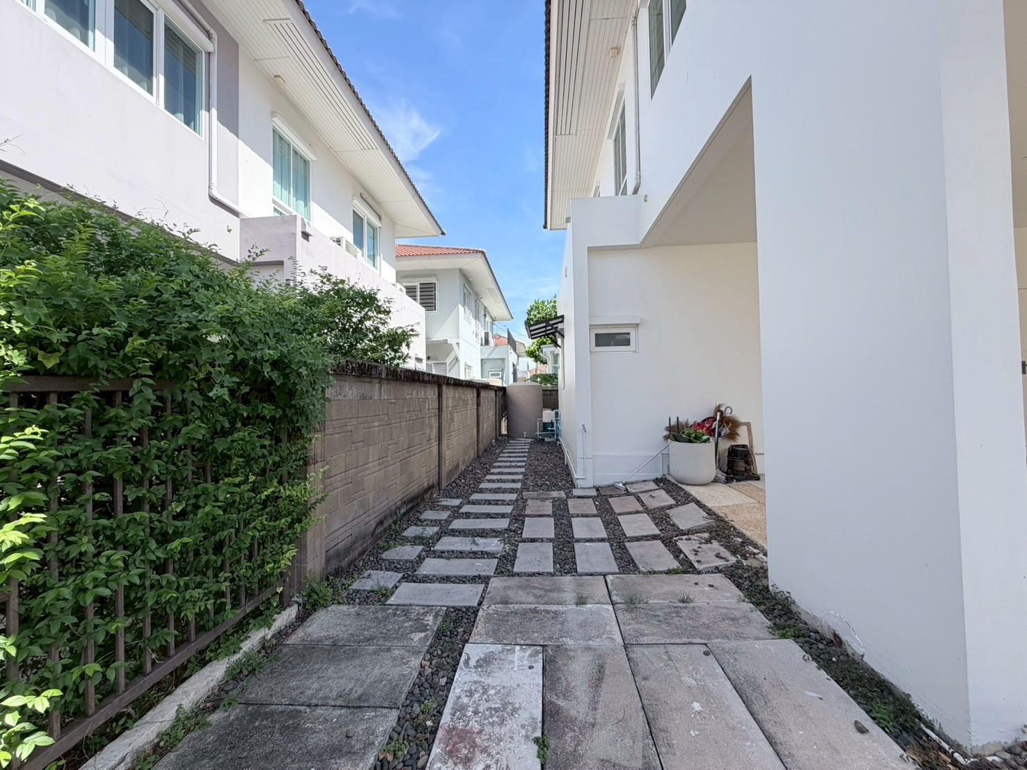 🏡✨ ให้เช่า “บ้านเดี่ยวหลังมุม” สไตล์ Muji พร้อมสวนญี่ปุ่นส่วนตัว
📍 บุราสิริ ท่าข้าม–พระราม 2
เลียบทางด่วนกาญจนาภิเษก วงแหวน – รูปที่ 3