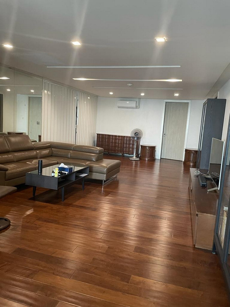 For Sale 3 bedrooms Condo, 223 sqm., High floor @PhromPhong area For Sale 3 bedrooms Condo, 223 sqm., High floor @PhromPhong area