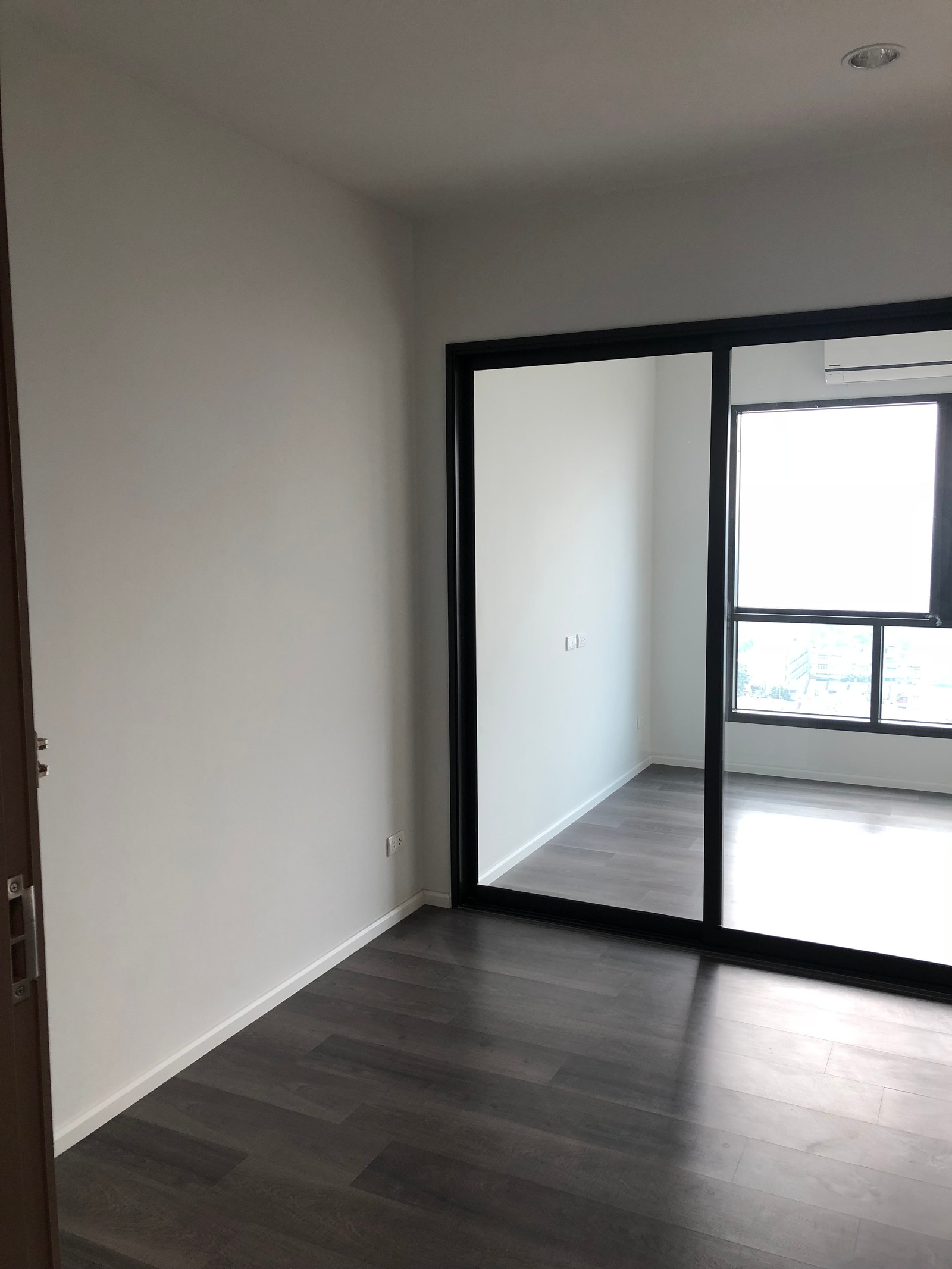ขายคอนโด The Stage เตาปูน Partially Furnished ราคาพิเศษ 2,150,000 บาท วิวแม่น้ำเจ้าพระยา ขนาด 26.3 ตรม ชั้น 17 ฟรี เครื่องทำน้ำอุ่น ตู้เย็น  Hood ดูดควัน ไมโครเวฟ และตาข่ายกันนก – รูปที่ 2