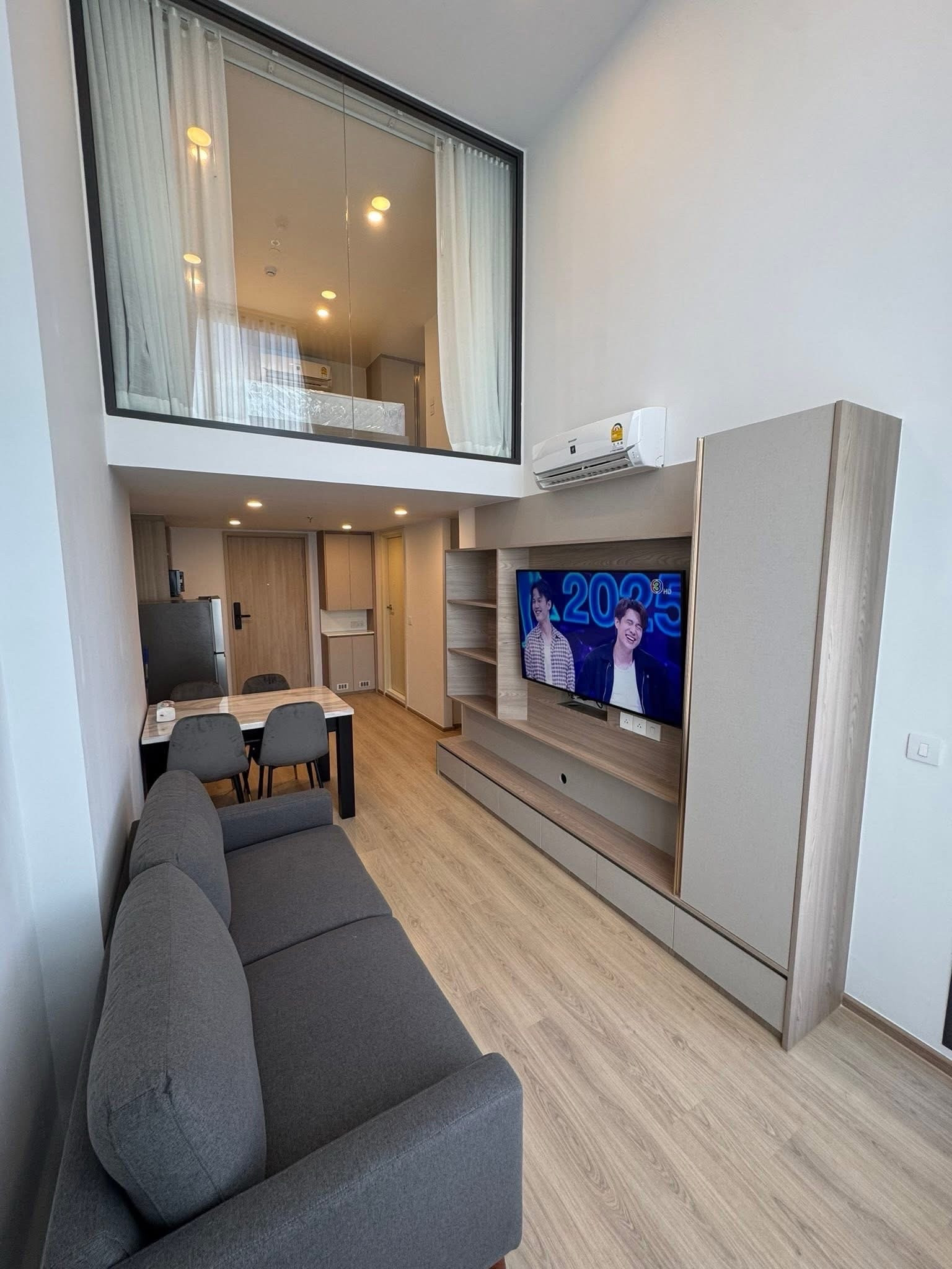 ✨ FOR RENT | LIFE Rama 4 – Asoke Duplex 2 Floors Bang Krachao view ✨
Luxury condo in the heart of the city, Vertiplex room, 2 floors, high ceilings, airy, open, Bang Krachao view, very beautiful 🌿
Suitable for both residence and home office. ✨ FOR RENT | LIFE Rama 4 – Asoke Duplex 2 Floors Bang Krachao view ✨
Luxury condo in the heart of the city, Vertiplex room, 2 floors, high ceilings, airy, open, Bang Krachao view, very beautiful 🌿
Suitable for both residence and home office.