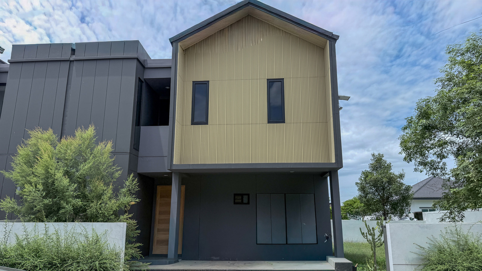 ✨ Corner house with large garden, private house feel 🌿 Single house for sale, Noble Gable, Watcharaphon ✨ Corner house with large garden, private house feel 🌿 Single house for sale, Noble Gable, Watcharaphon