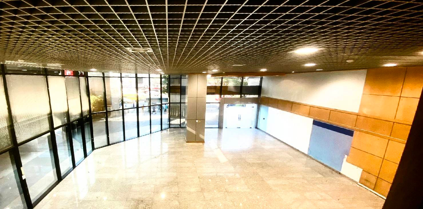 **Selling below market price** < Lobby Hall - Lumpini Tower Rama 4 Building > Next to the main road / make a showroom, storefront branch, flea market – รูปที่ 2