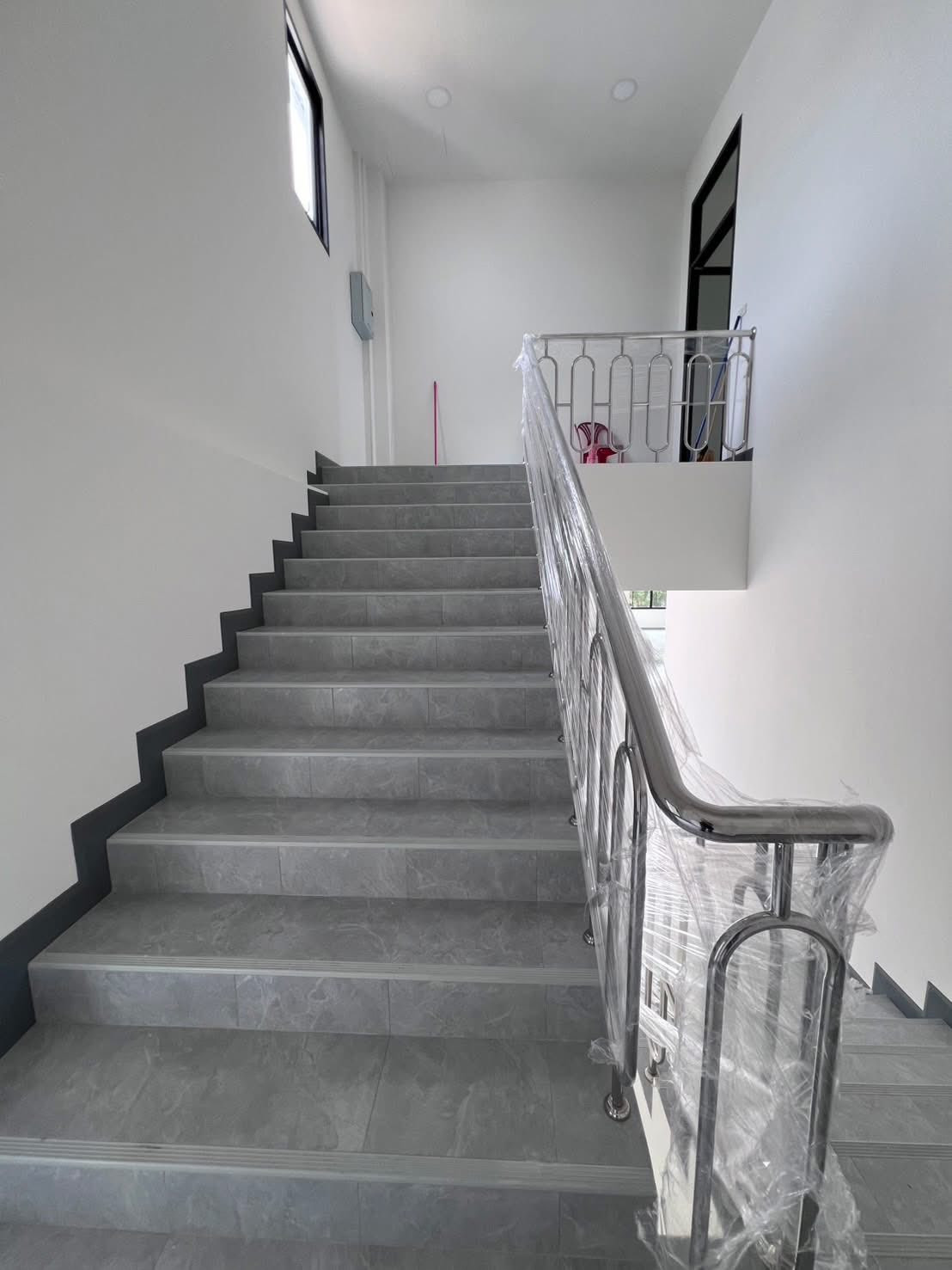 For Rent, Sale 📦 Newly Built Warehouse with Office & Worker Accommodation ✨ On 2-1-28 Rai of Land, Usable Area 1,400 sq.m. 📍 Nakhon Chai Si, Nakhon Pathom – รูปที่ 2