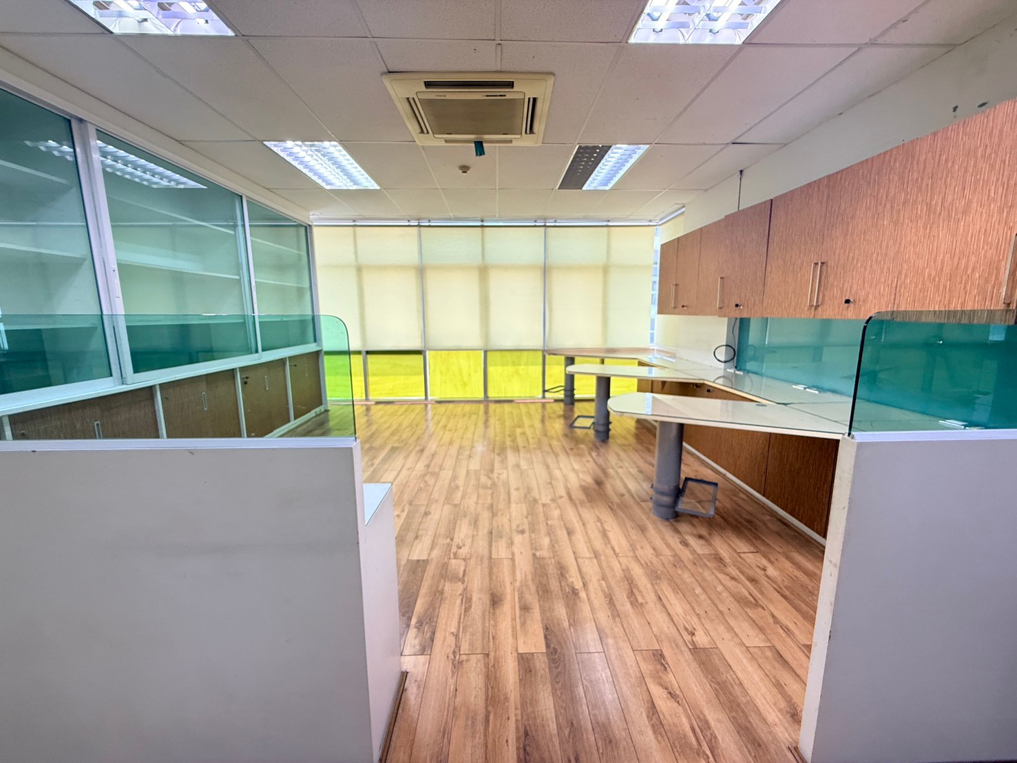 Office building for Rent on Ratchadaphisek Soi 18, in the heart of the city. Conveniently located near Sutthisan MRT station. Office building for Rent on Ratchadaphisek Soi 18, in the heart of the city. Conveniently located near Sutthisan MRT station.